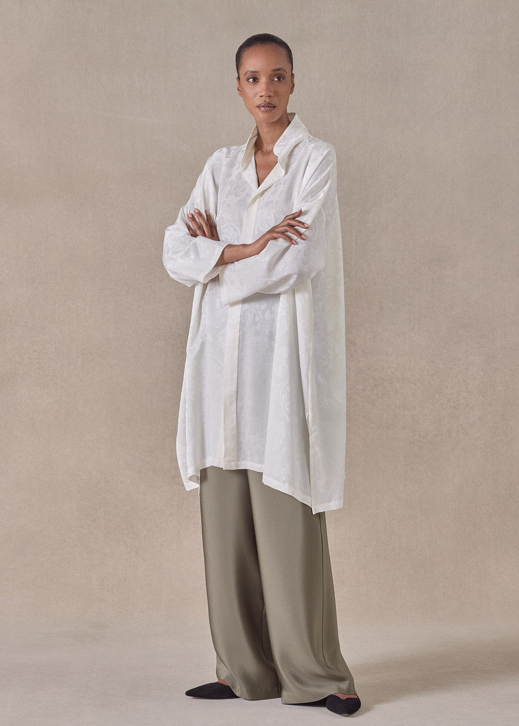 silk jacquard wide a-line double stand collar shirt - very long with slits (ivory)