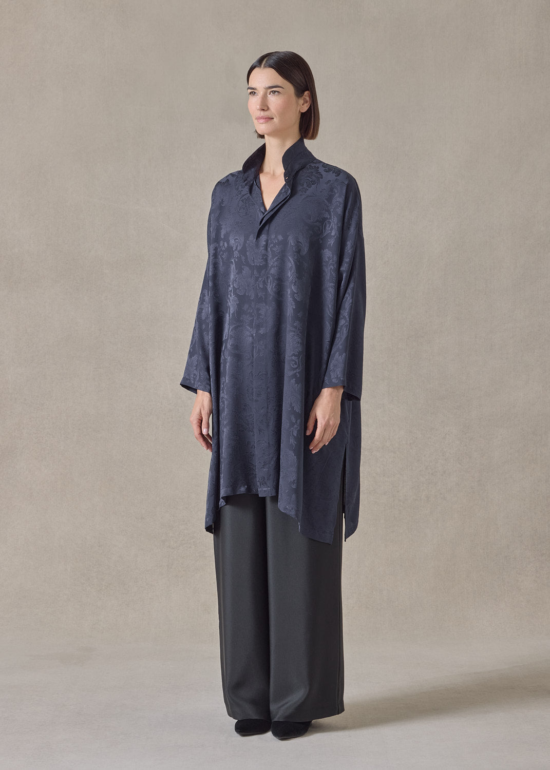 silk jacquard wide a-line double stand collar shirt - very long with slits (navydark)