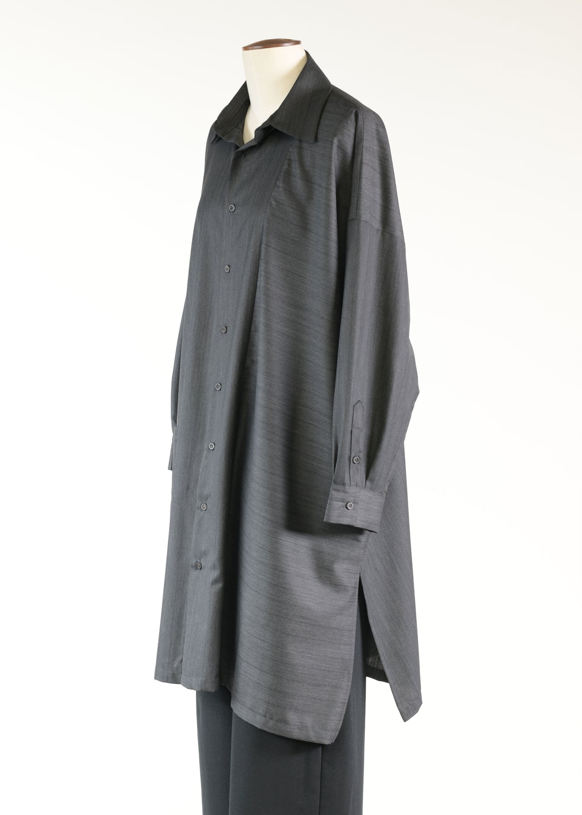 linen wide a-long shirt withcollarlar - very long with slits (pannelled)