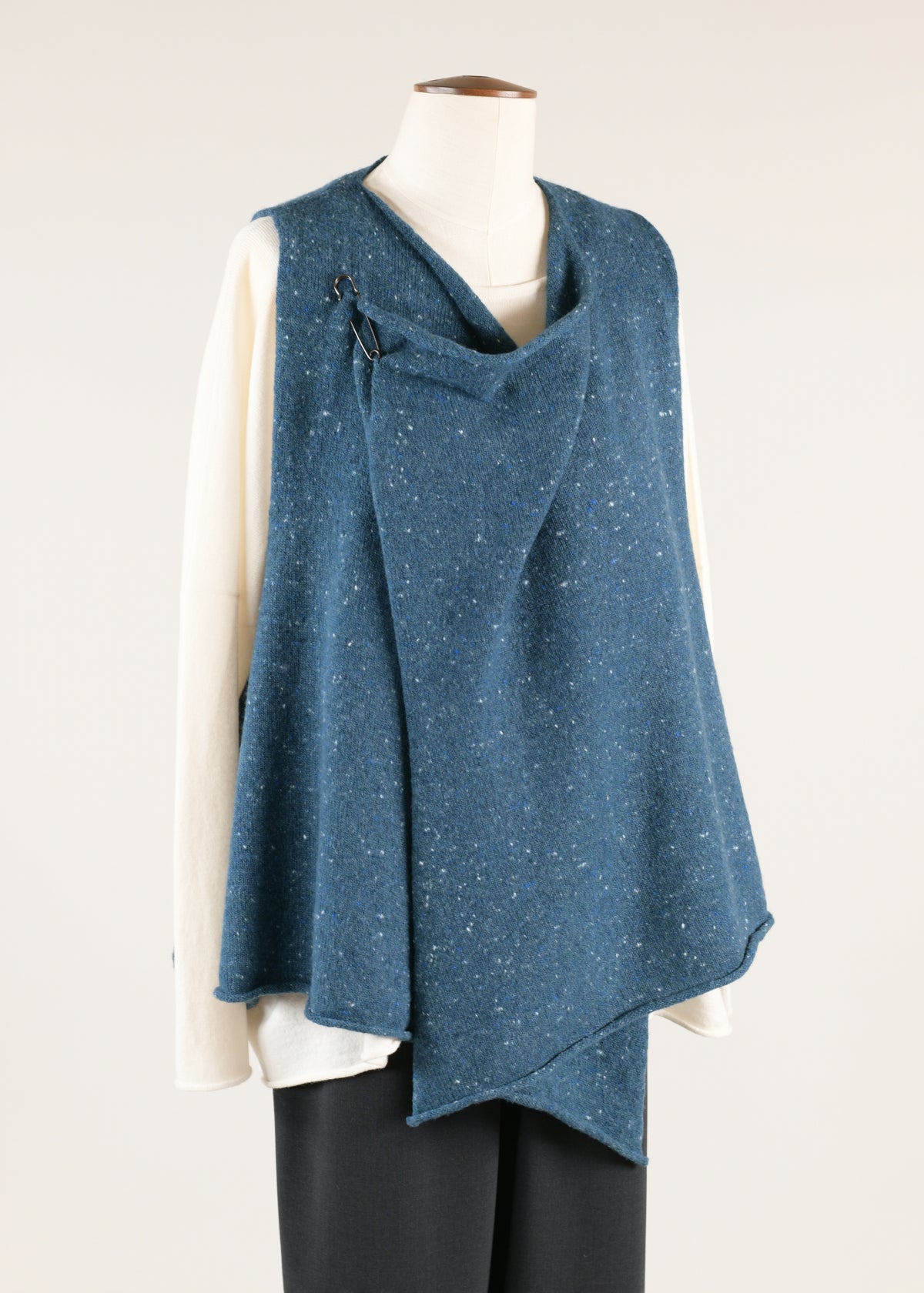 a-line w/coat w/draping front and kilt pin closure