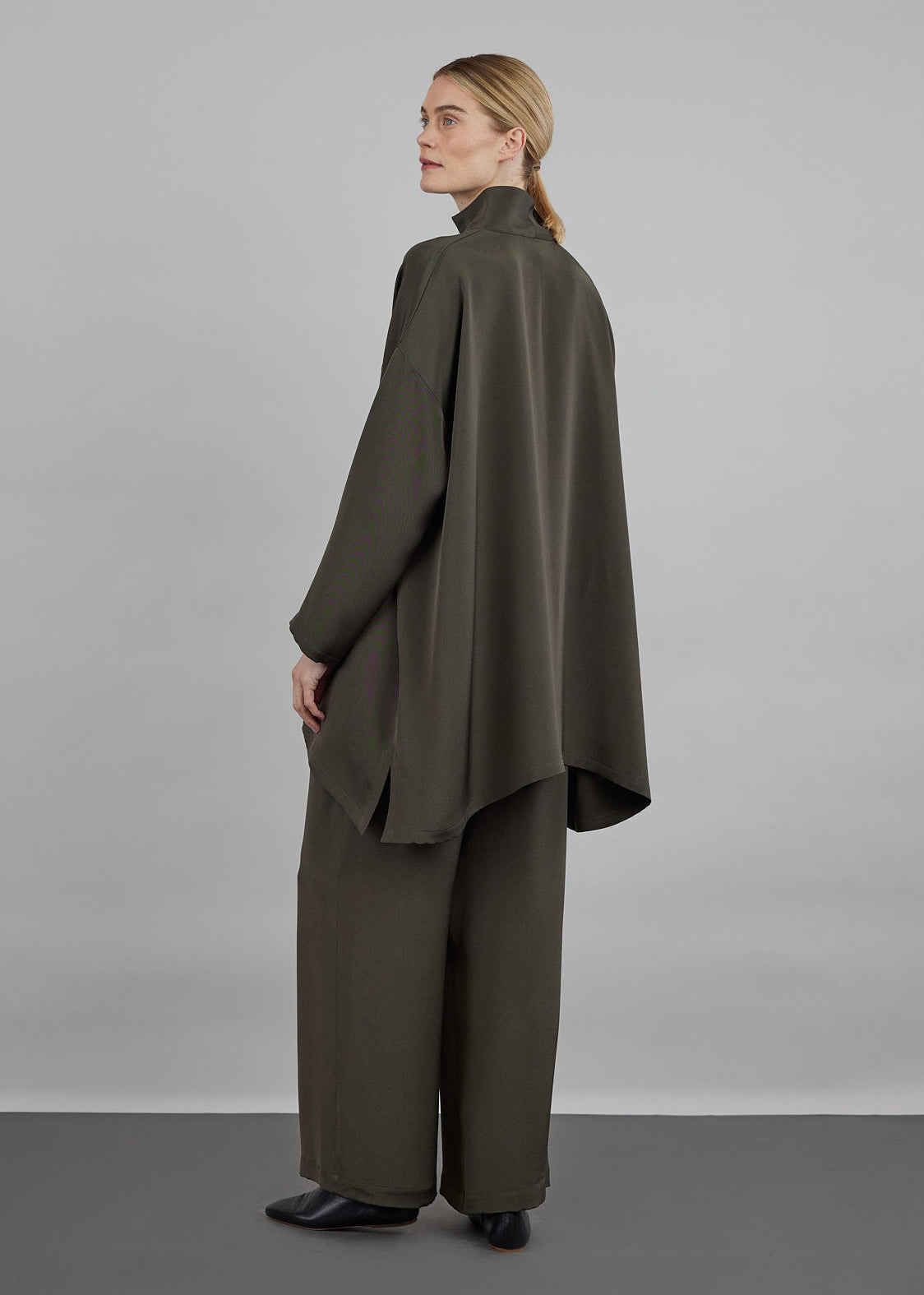 wide A-line shirt with open 'standup collar' - long plus
