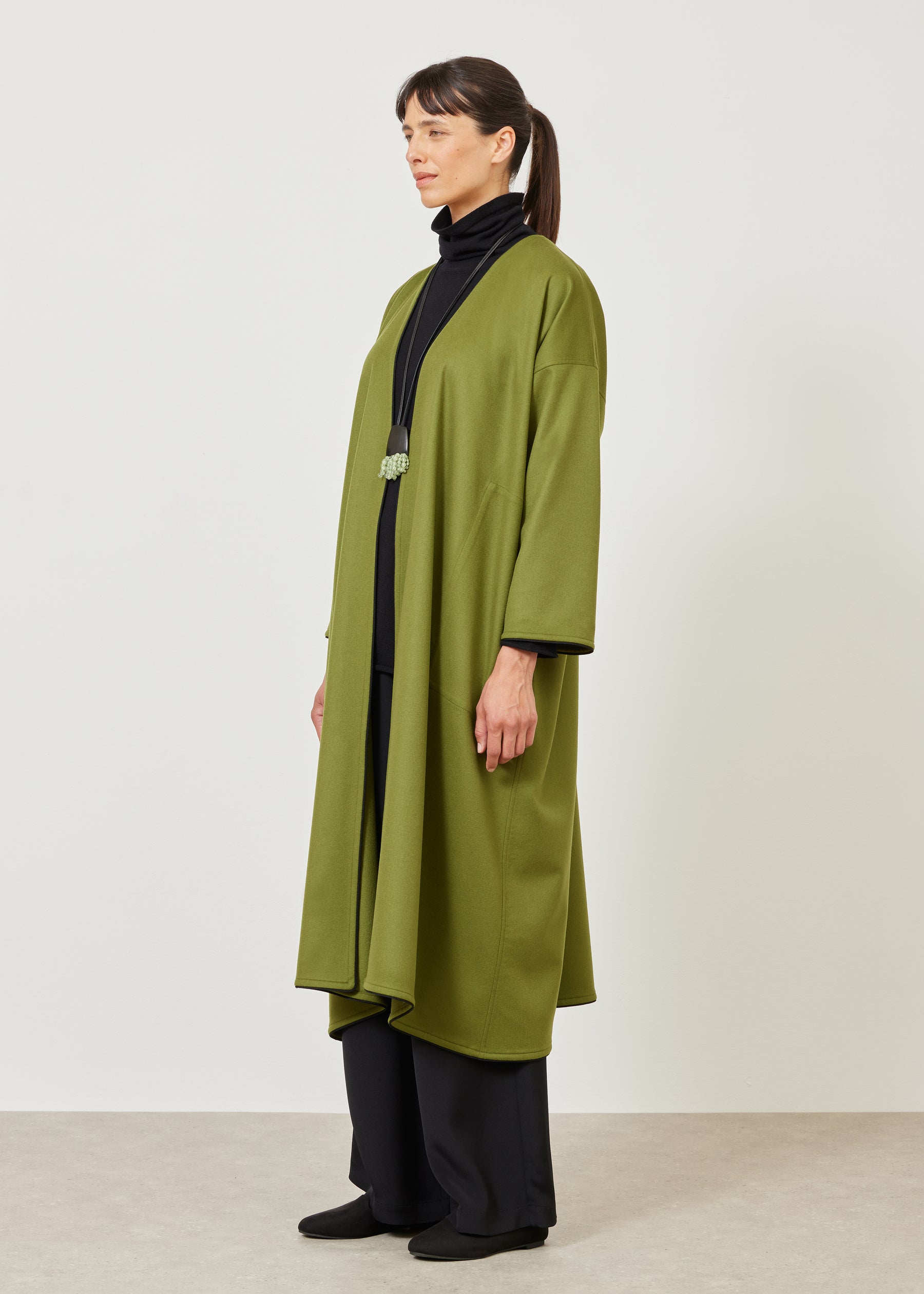 wide A-line v-neck coat (with piped edge)