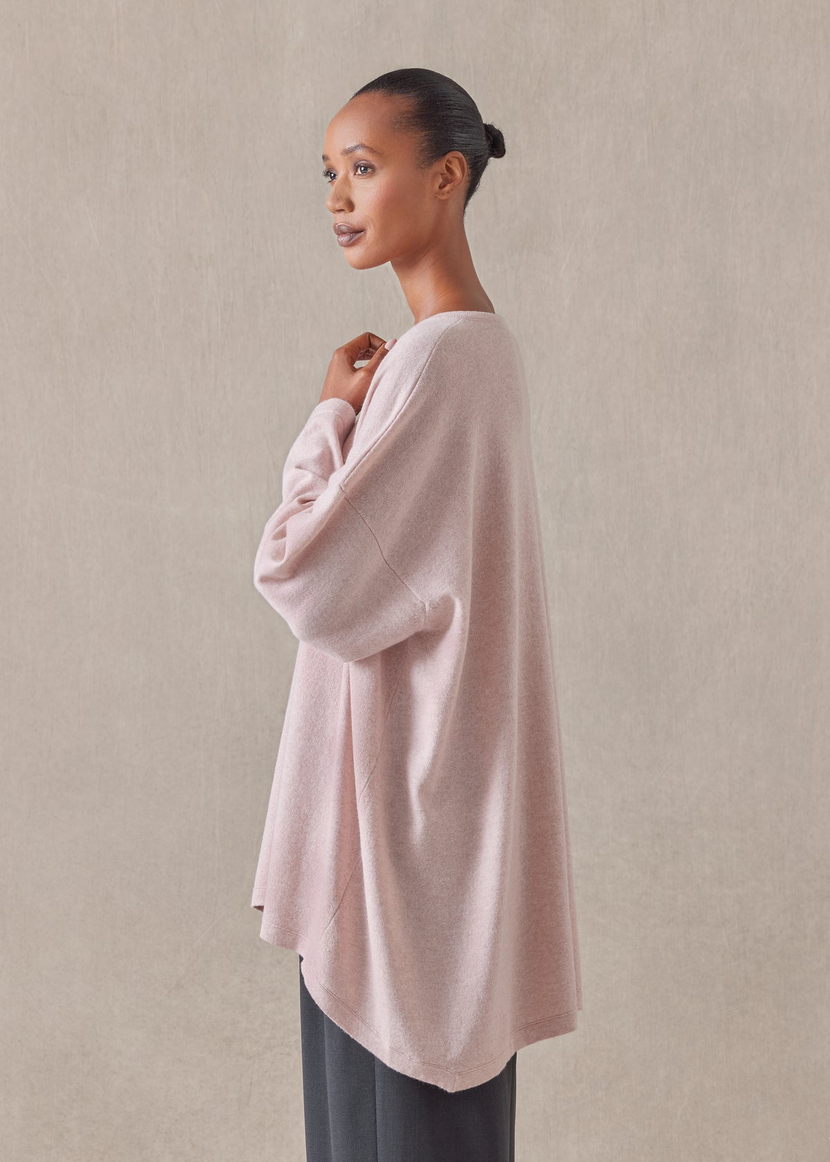 cashmere smaller front larger back round neck sweater - long (rosepowder)