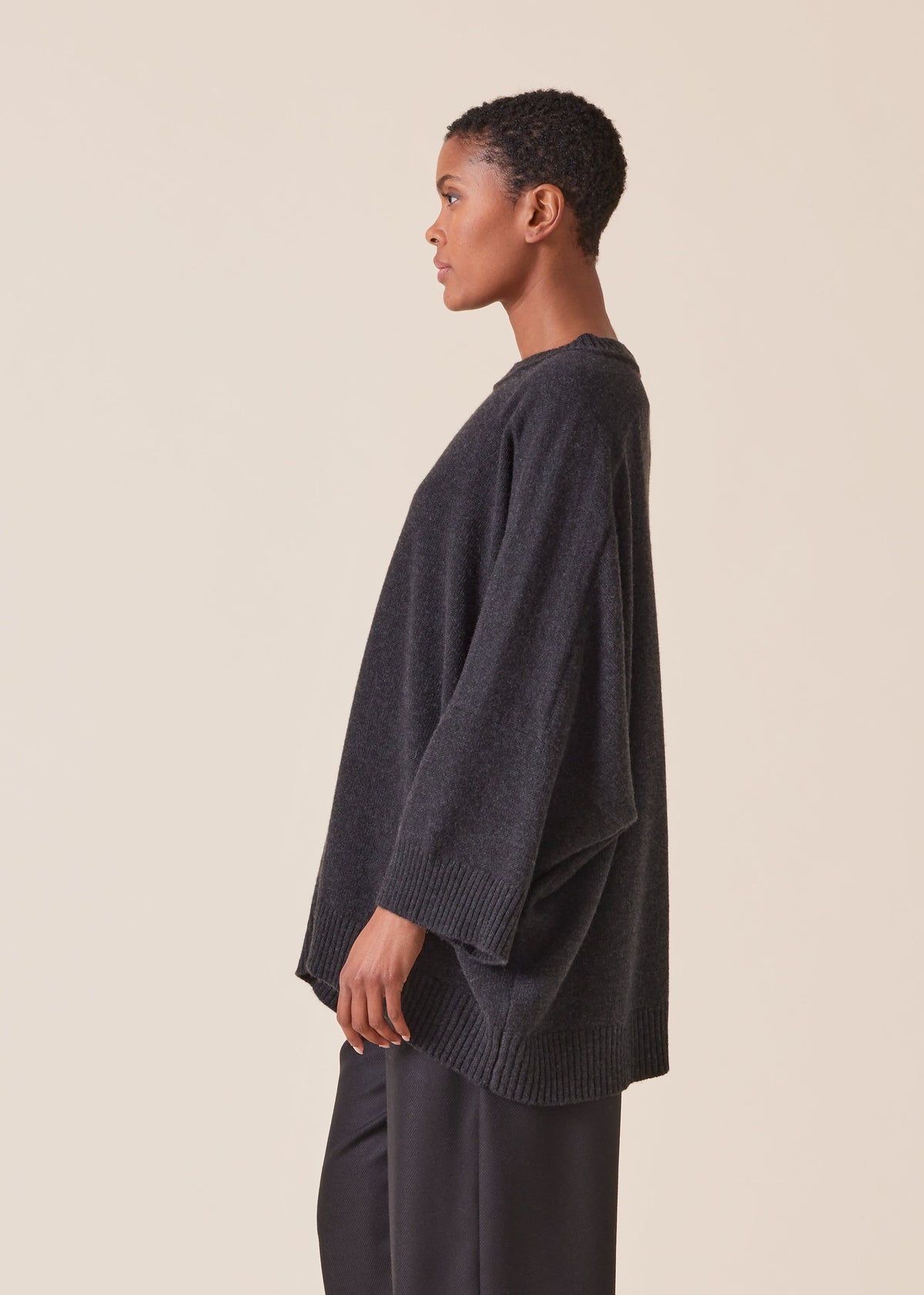 cashmere sloped shoulder round neck sweater - long (coal)