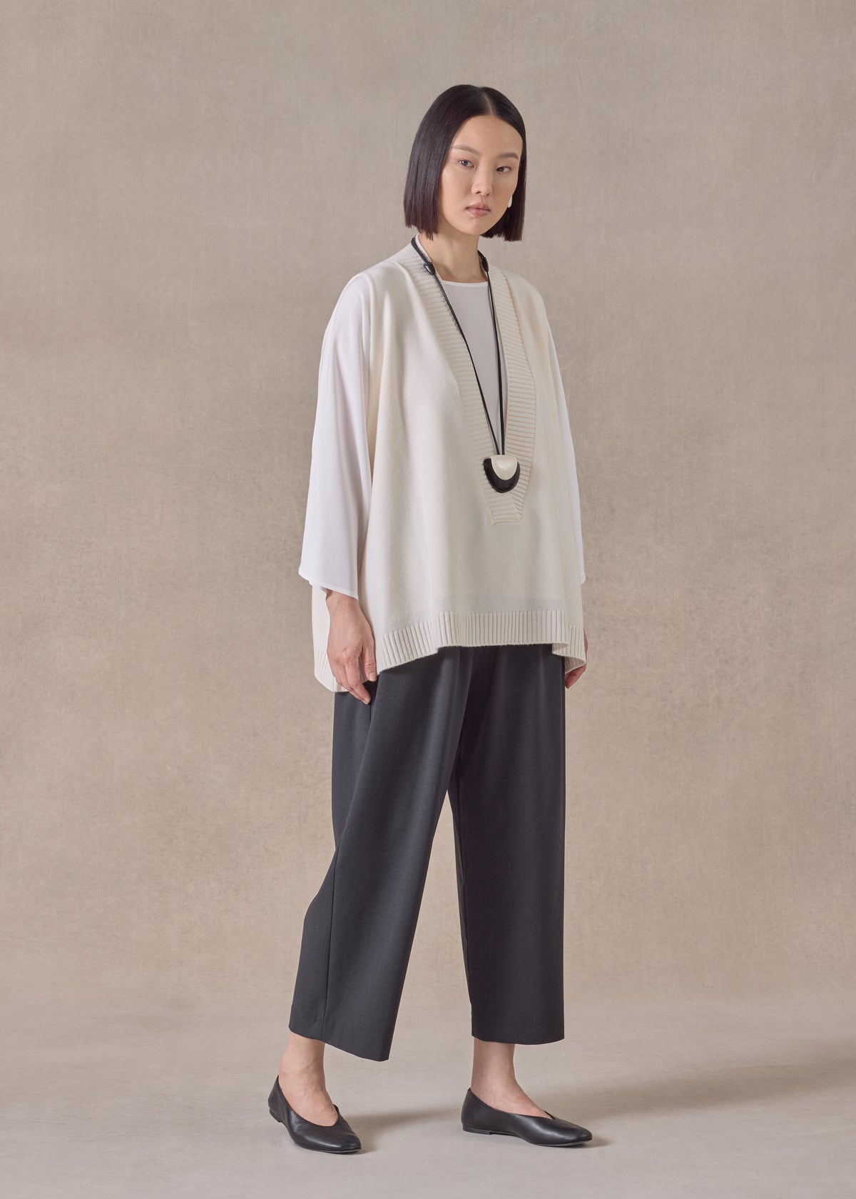 cashmere a-line sleeveless deep v-neck sweater - mid plus (ivory)