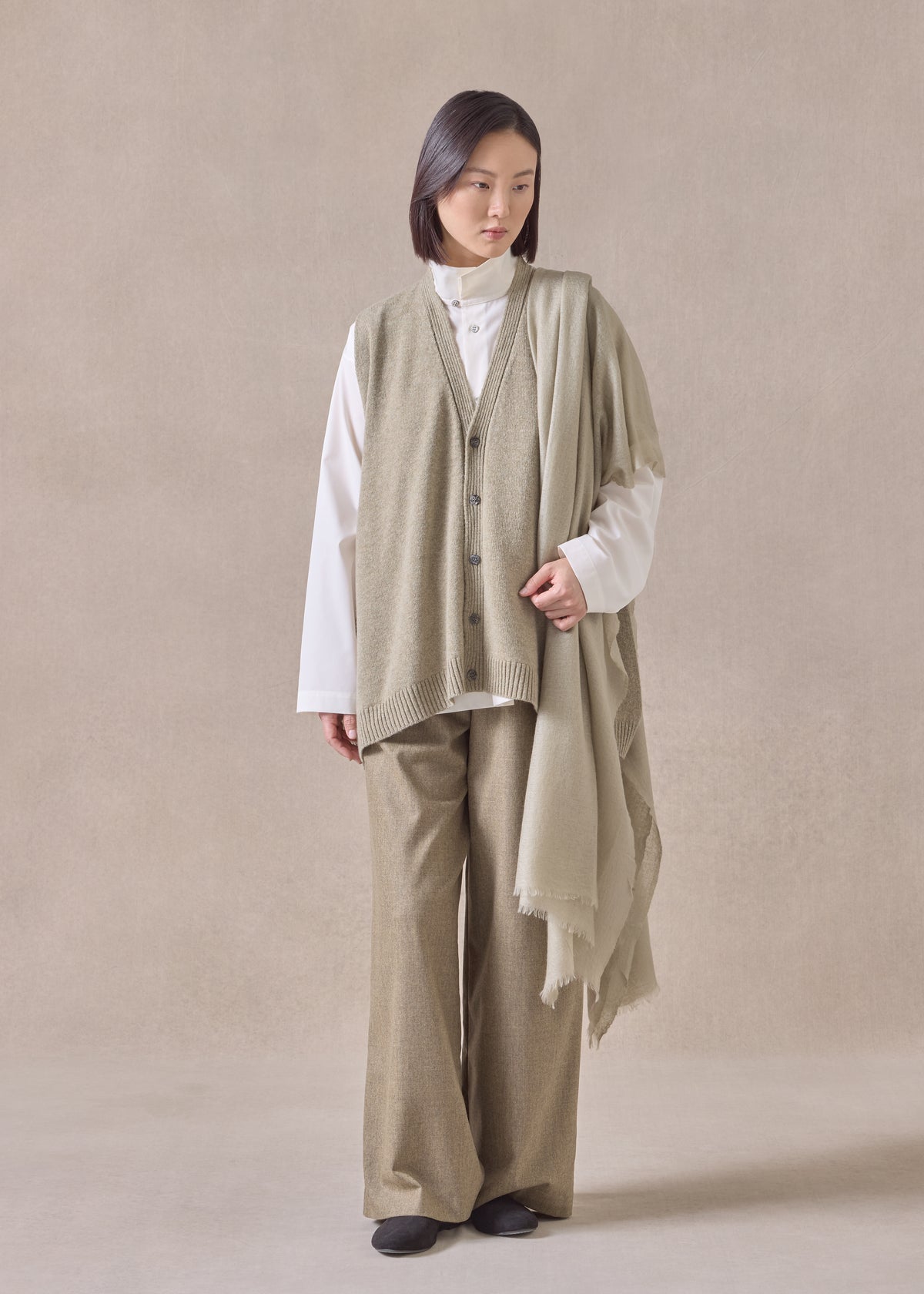 cashmere a-line sleeveless v neck cardigan - mid plus