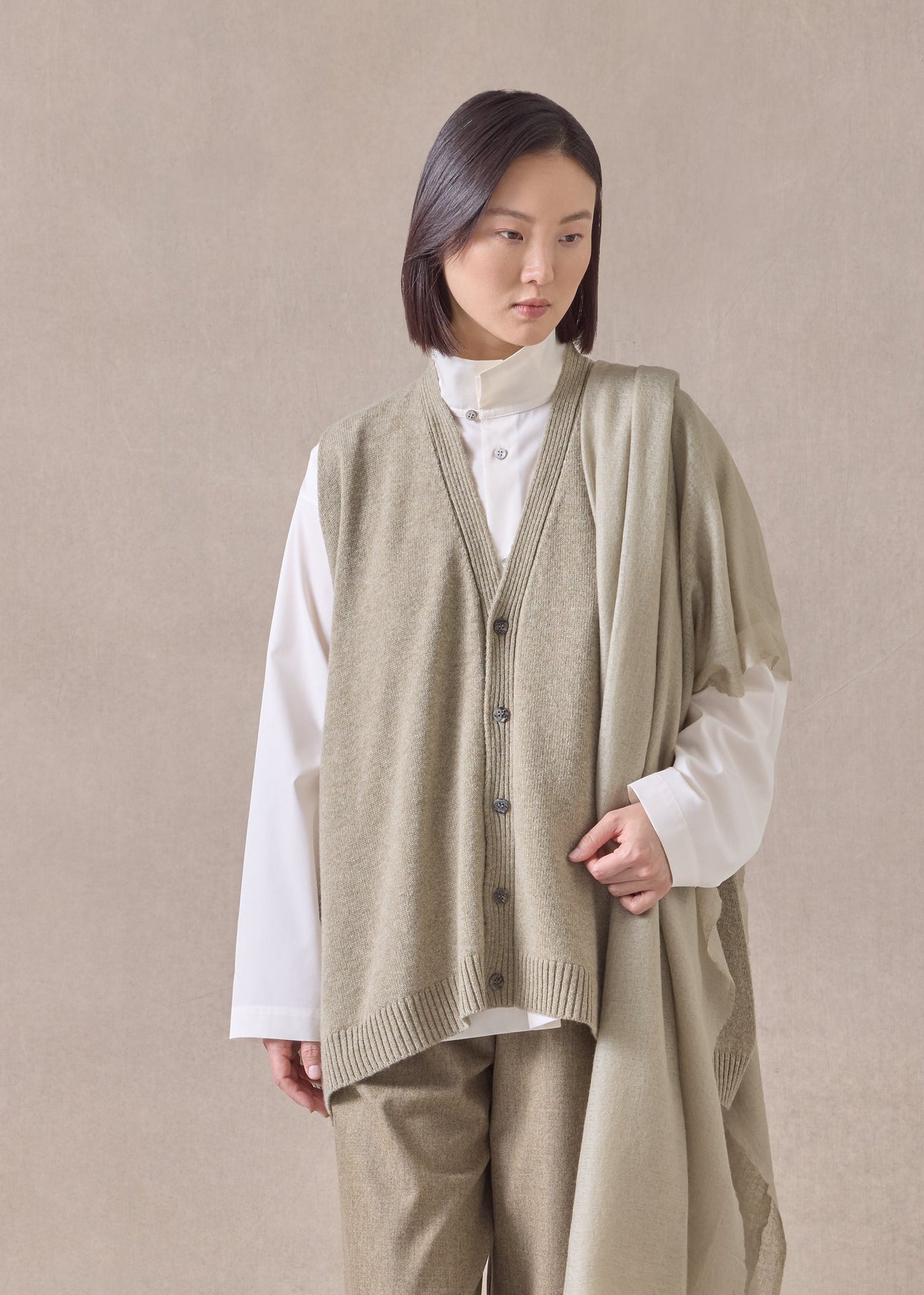 cashmere a-line sleeveless v neck cardigan - mid plus (greensand)
