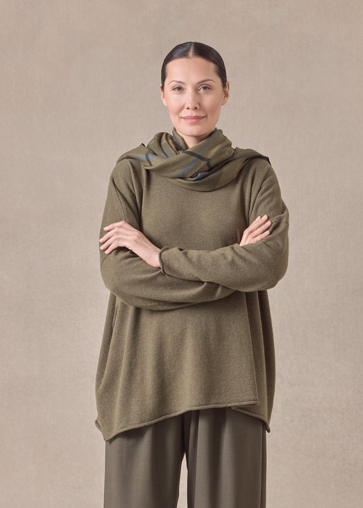 cashmere slim sleeve raw edge bateau neck - mid plus (antiquebronze)