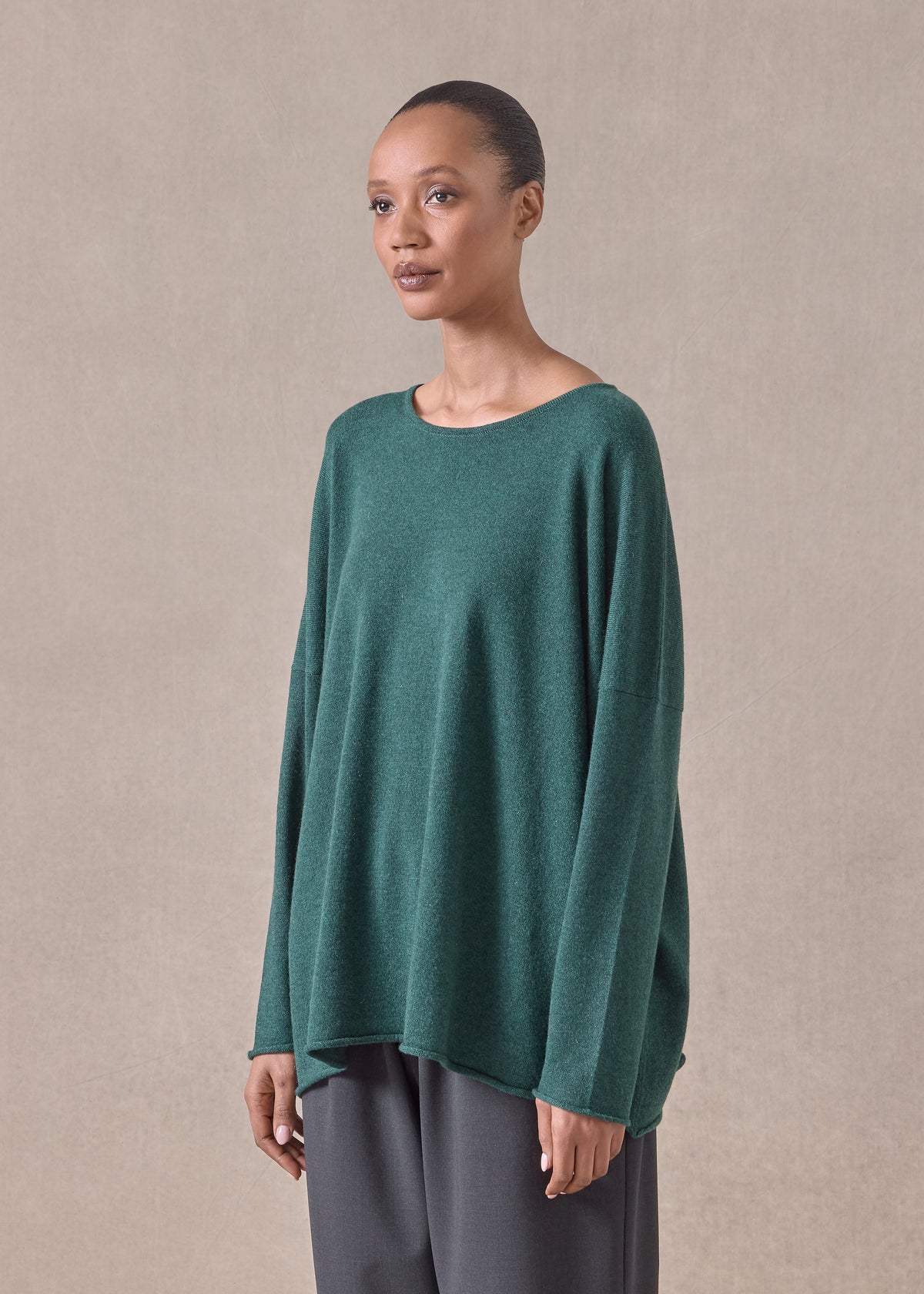 cashmere slim sleeve raw edge bateau neck - mid plus (spruce)