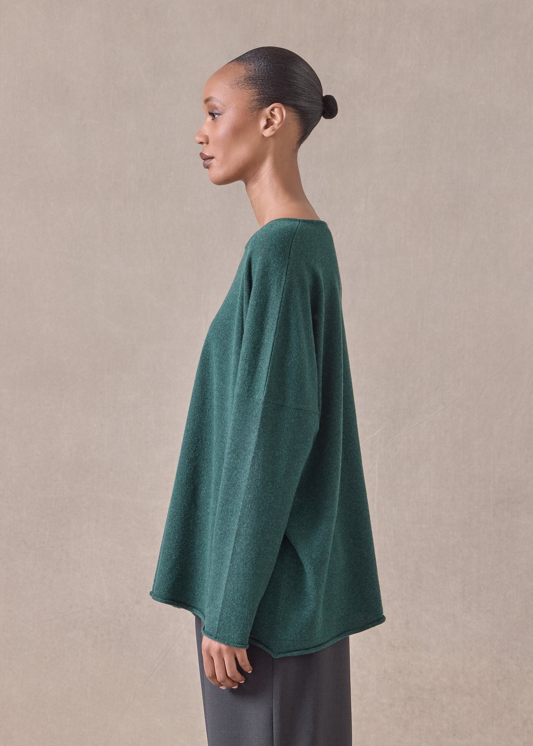 cashmere slim sleeve raw edge bateau neck - mid plus
