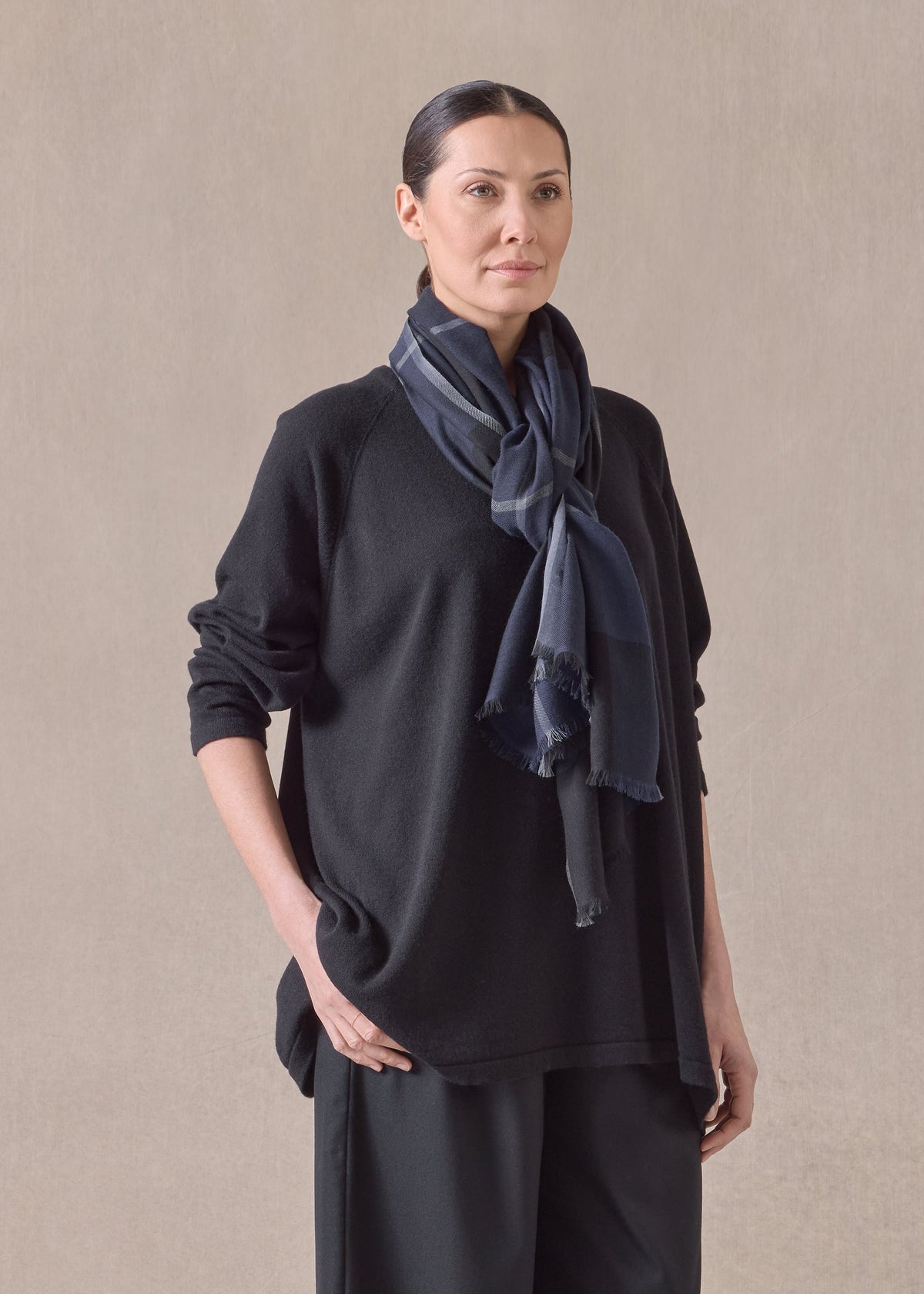 cashmere raglan sleeve round neck sweater - long (black)