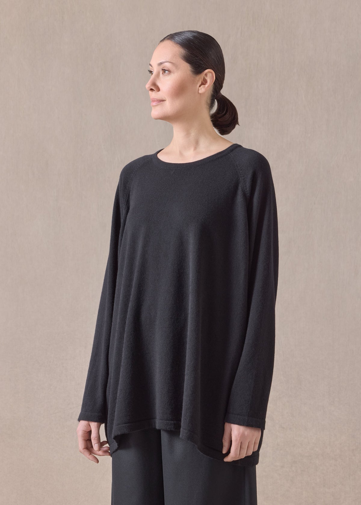 cashmere raglan sleeve round neck sweater - long (black)