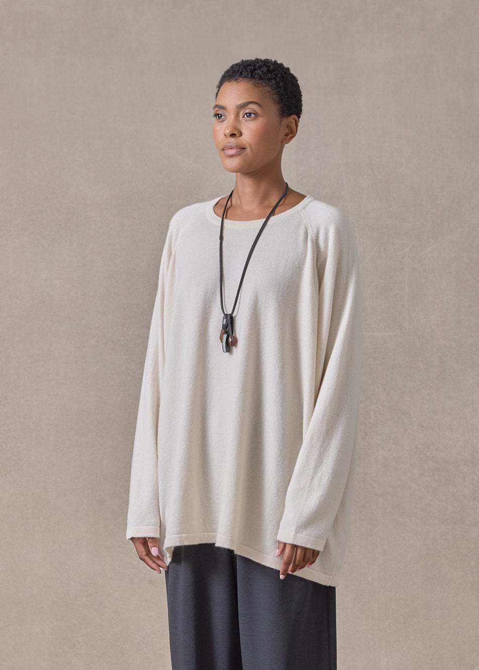 cashmere raglan sleeve round neck sweater - long (crème)
