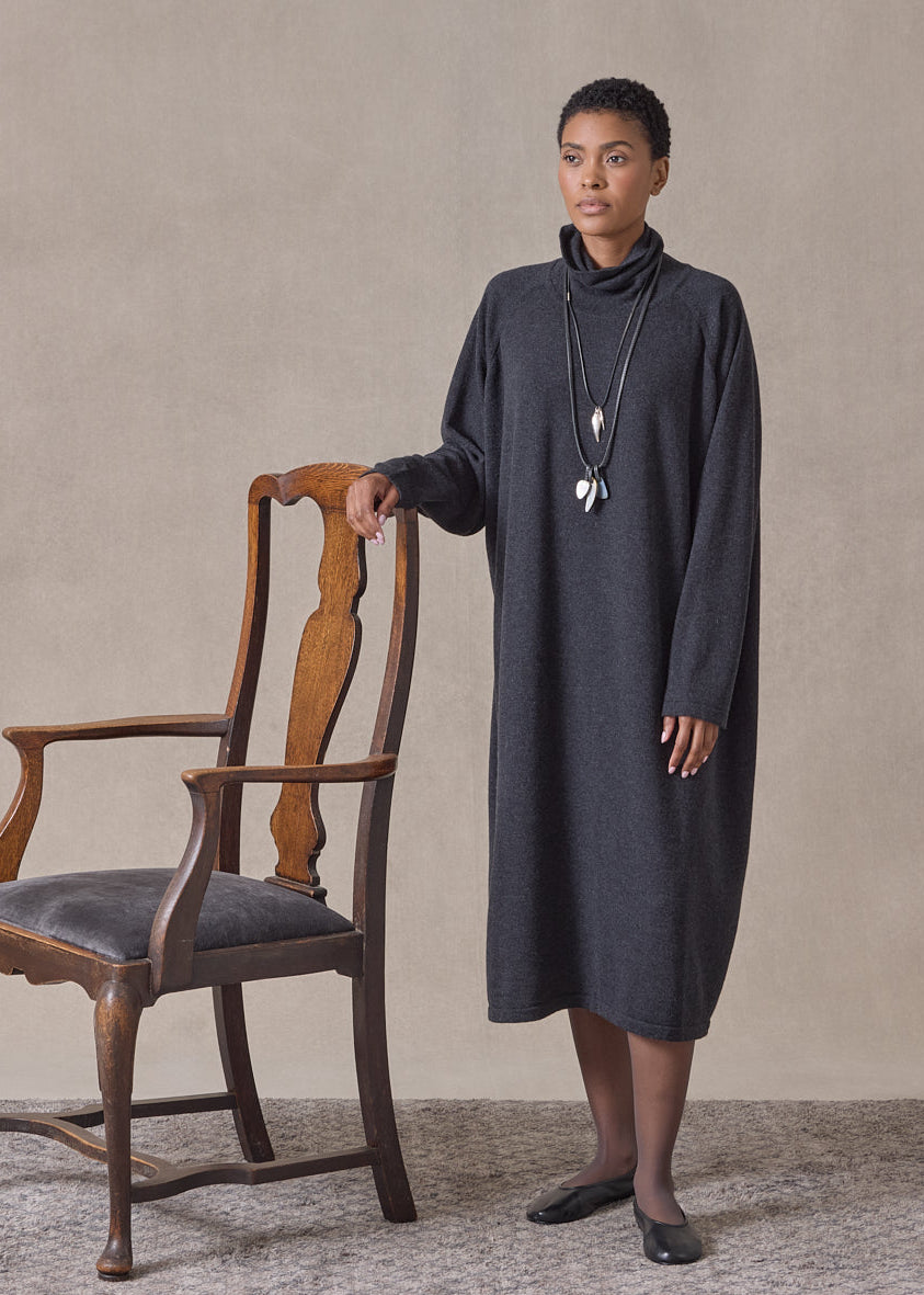 cashmere raglan sleeve scrunch neck dress (coal)