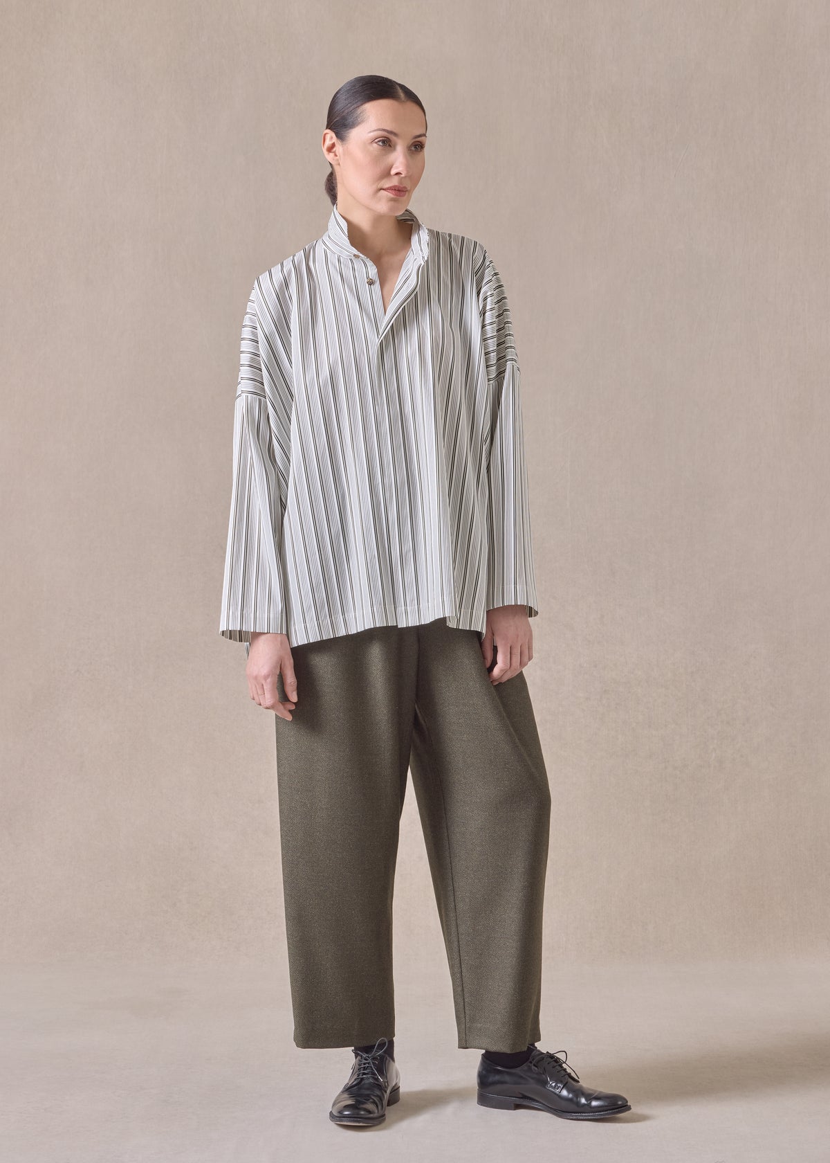 cotton wide longer back shirt with double stand collar - mid plus