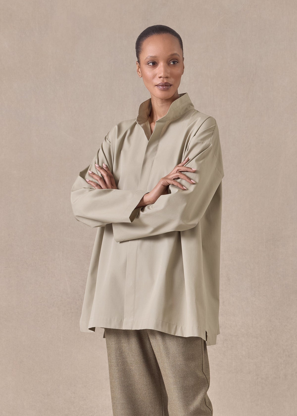 cotton slim a-line double stand collar shirt with stepped insert - long (greensand)