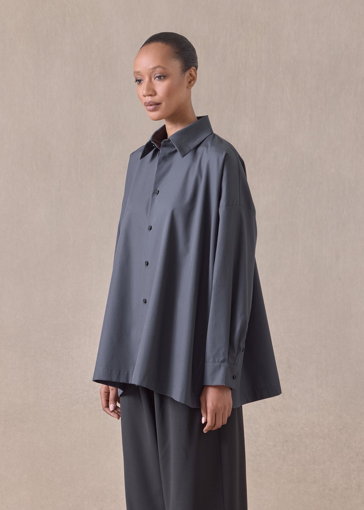 cotton angle to front side seam shirt with collar - long