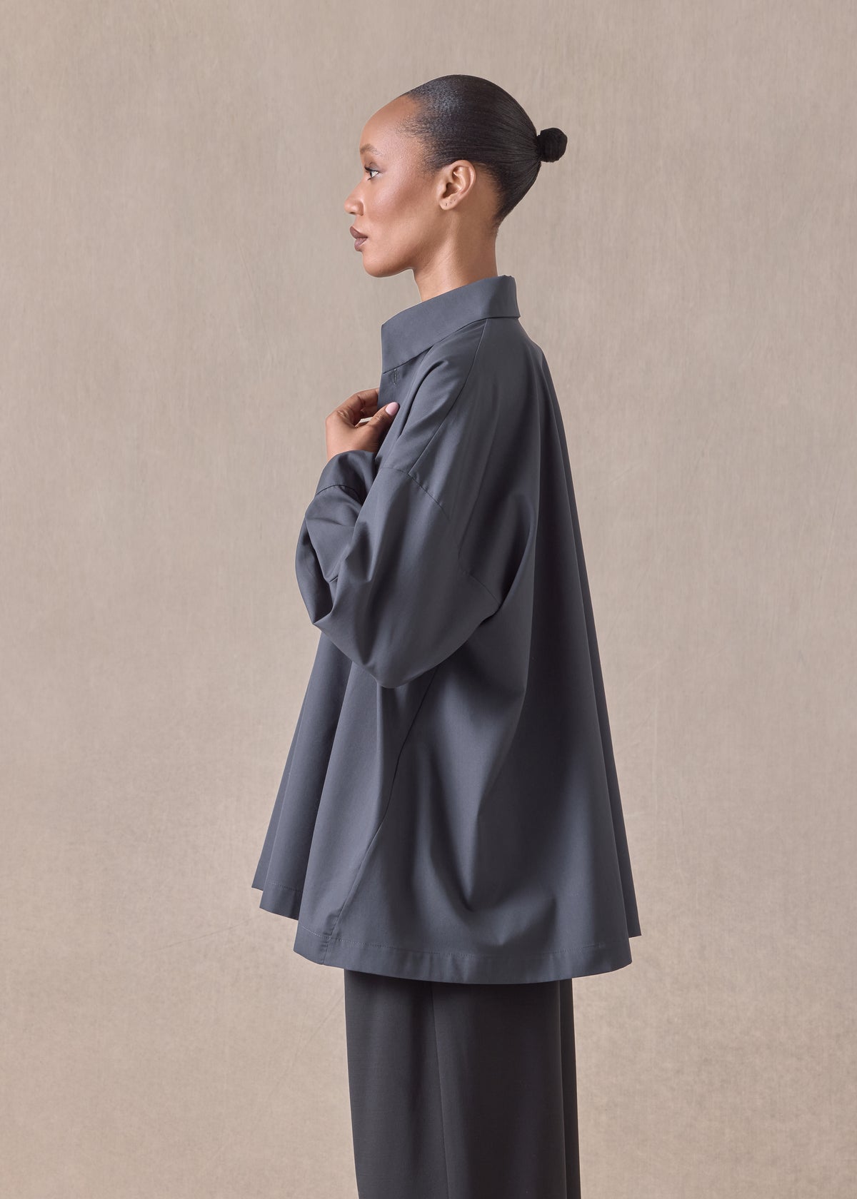 cotton angle to front side seam shirt with collar - long