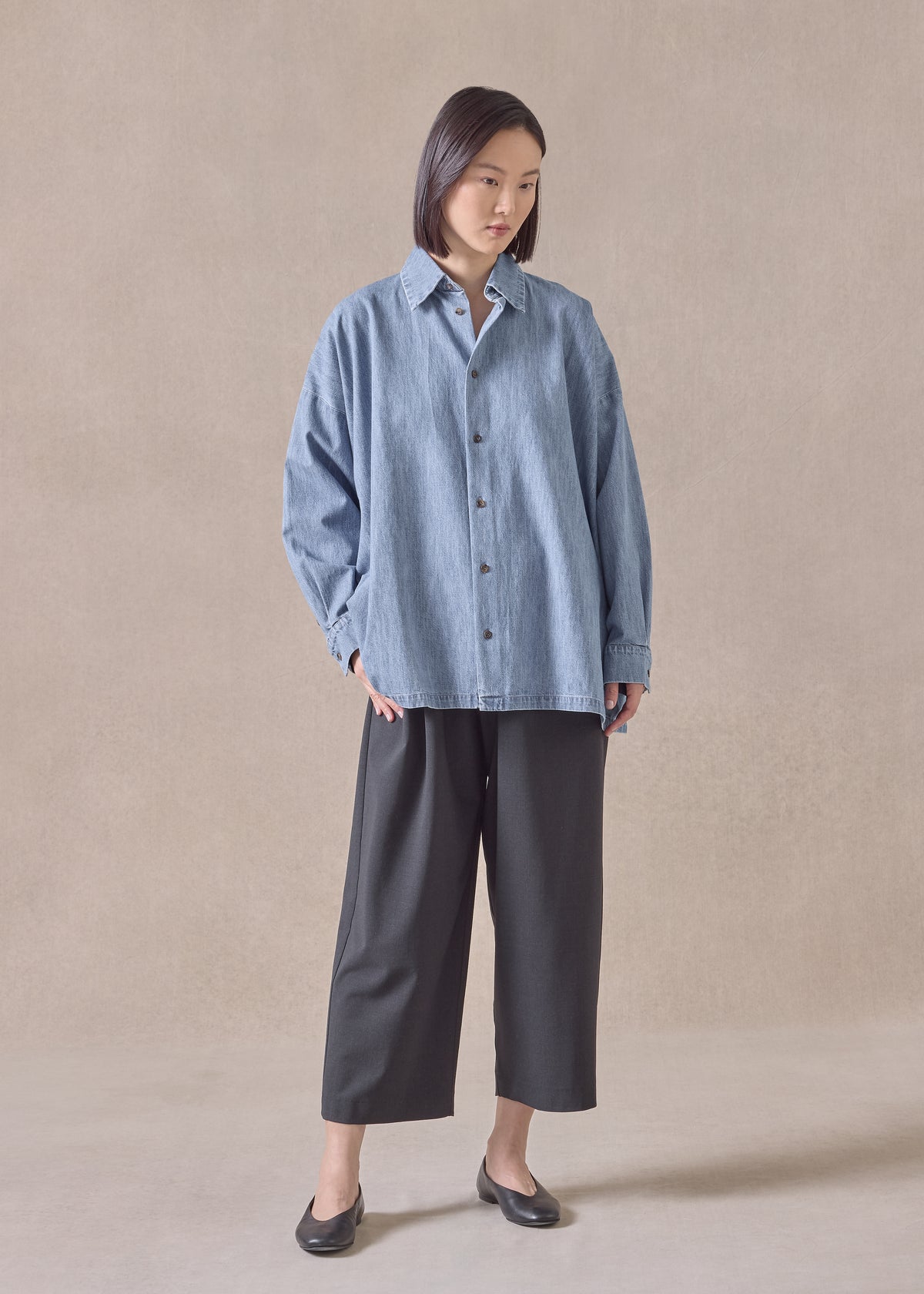 cotton denim angled-to-front side seam shirt with collar - long