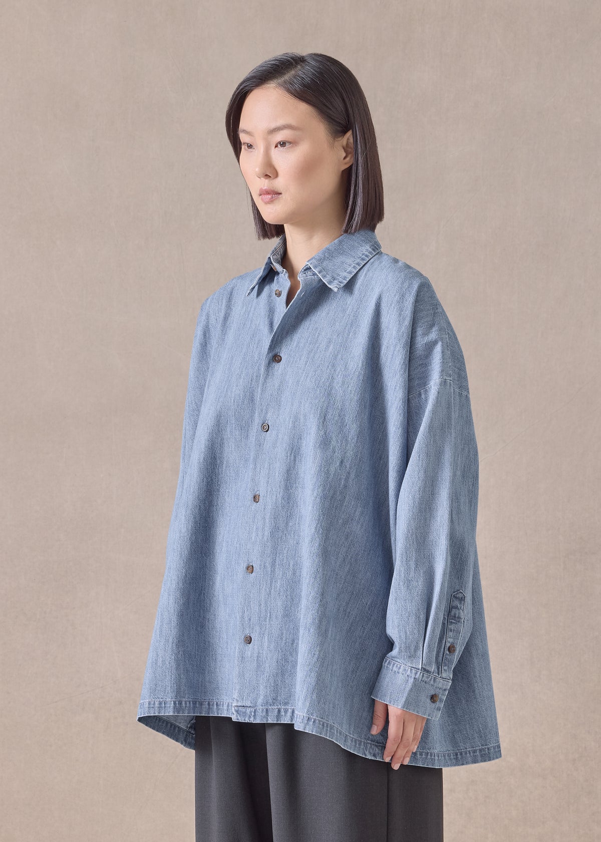 cotton denim angled-to-front side seam shirt with collar - long