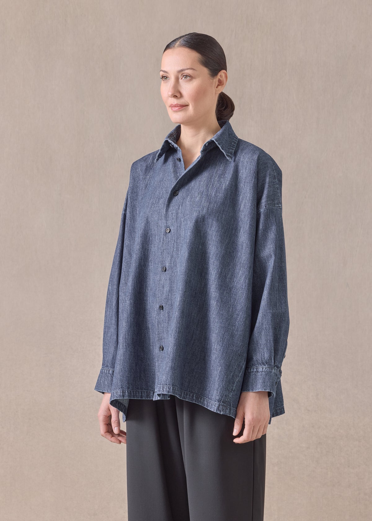 cotton denim angled-to-front side seam shirt with collar - long
