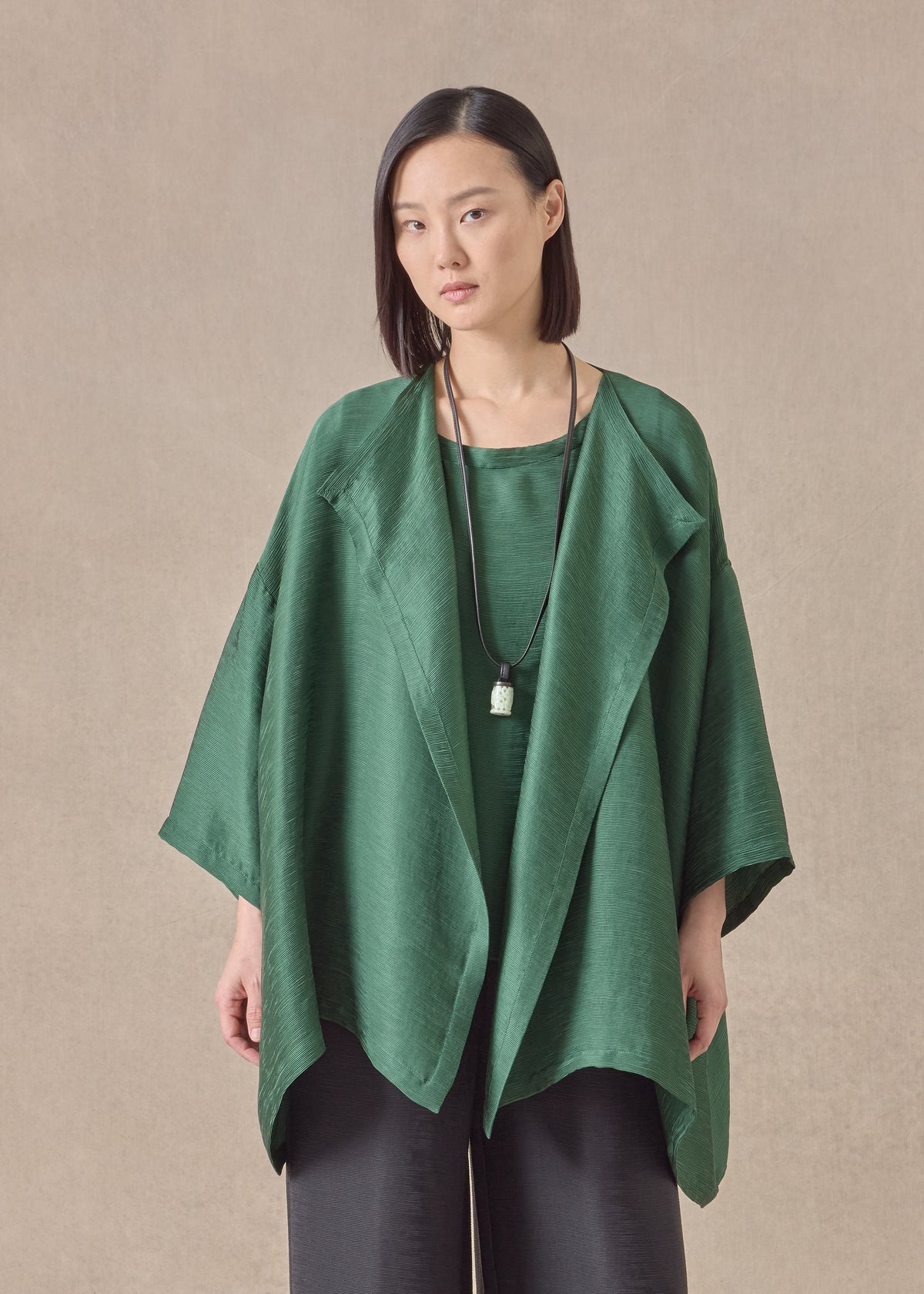 lightweight silk plissé wide a-line jacket coat - mid plus (emerald)