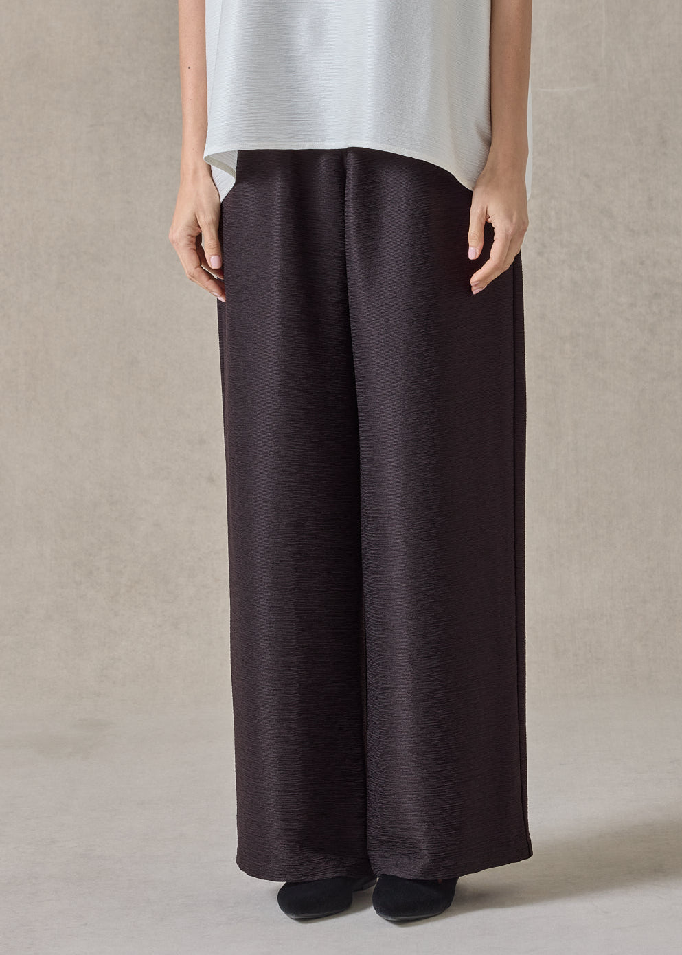 midweight silk plissé flared trouser (espresso)