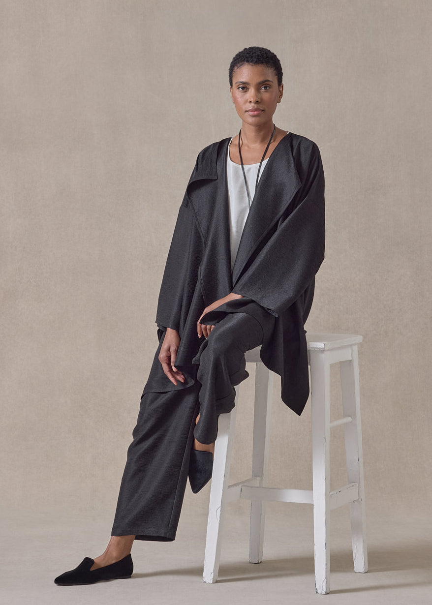 midweight silk plissé jacket coat - mid plus (black)