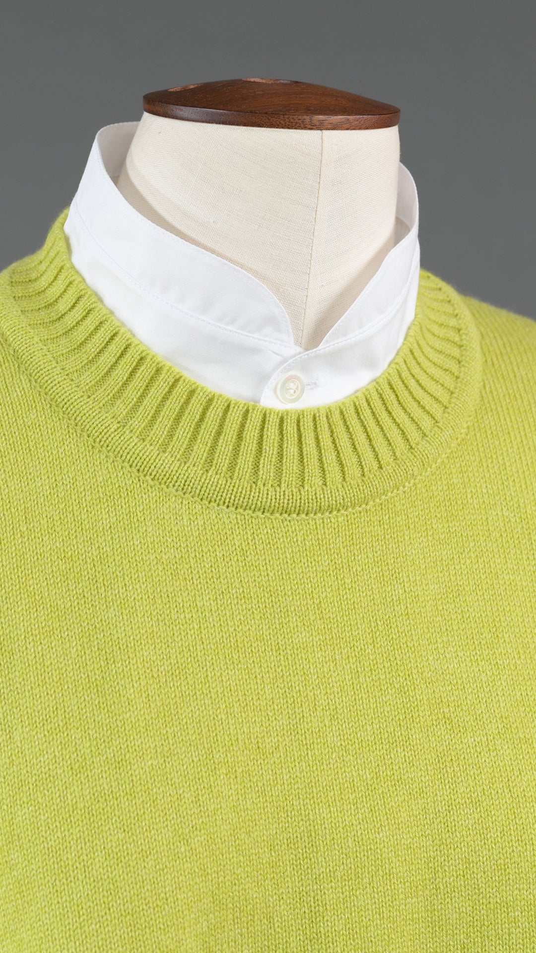 a-line sleeveless round neck sweater (mid plus) in greenlemon
