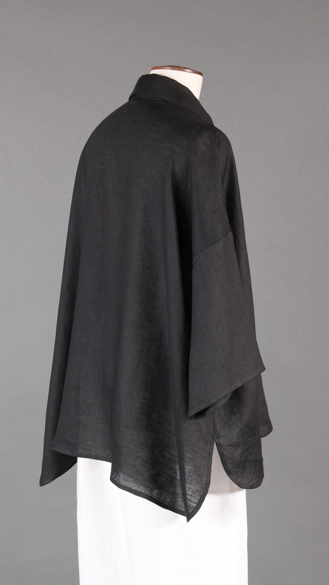 sloped shoulder wide a-line short sleeve shirt with collar - mid in black