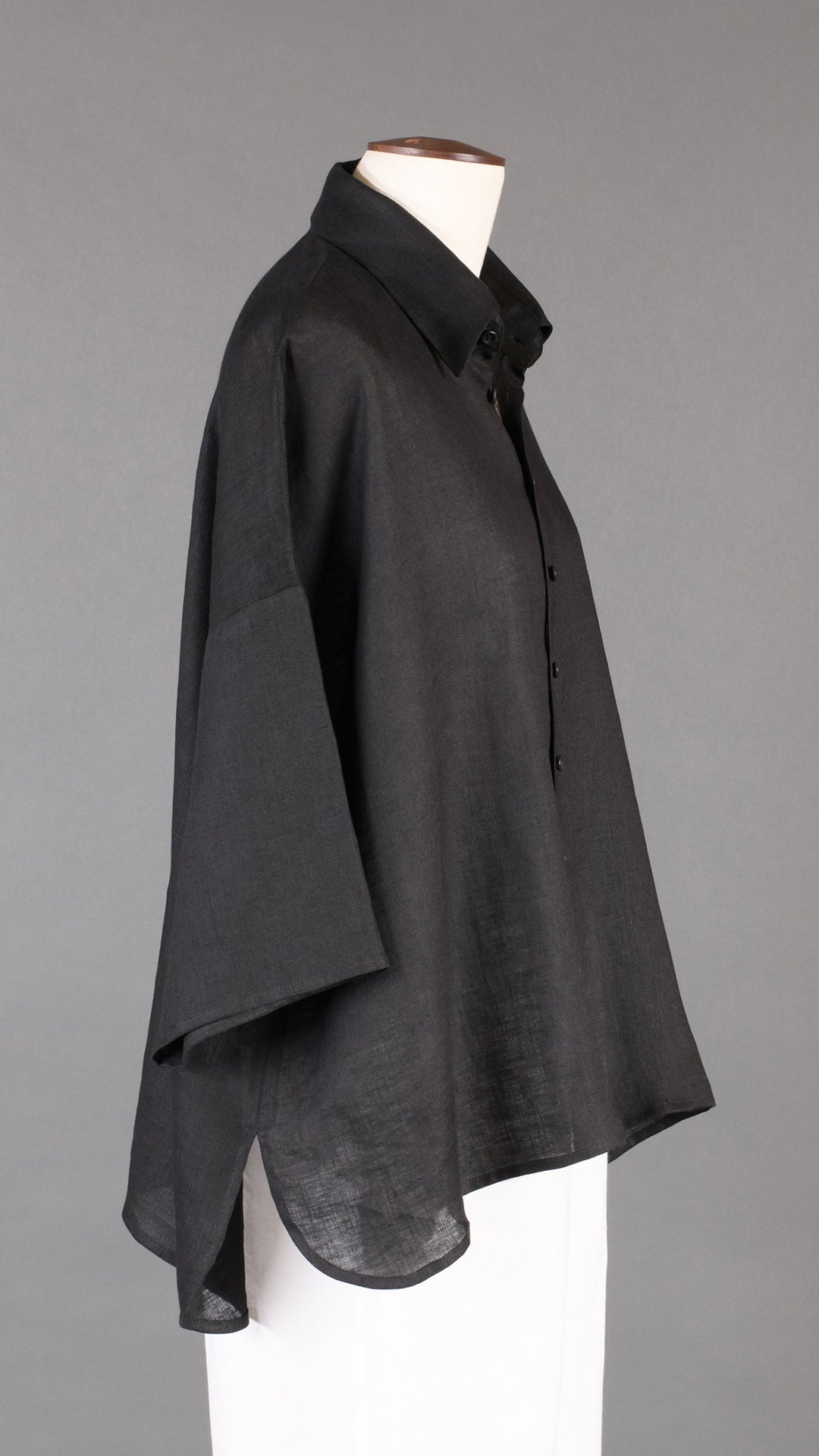 sloped shoulder wide a-line short sleeve shirt with collar - mid in black