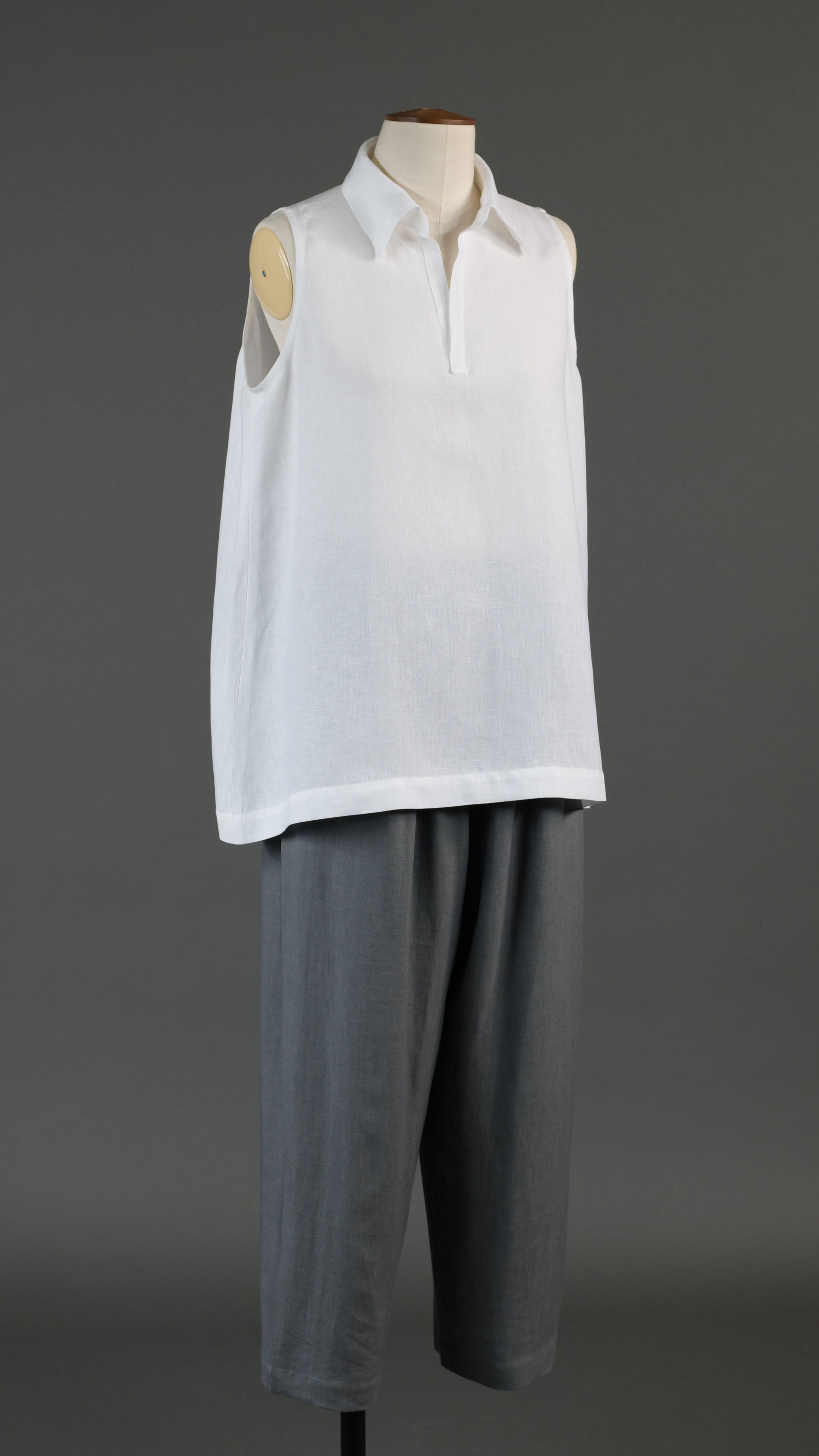 A-line shell with collar and front placket opening - mid plus in white