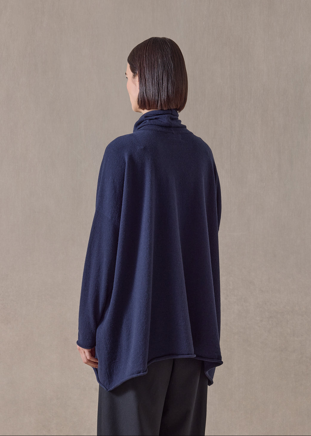 cashmere a-line scrunch neck neck sweater - long (navydark)