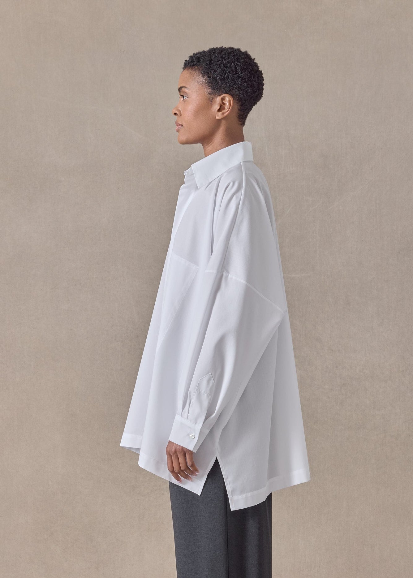 cotton poplin wide longer back shirt with collar - long (hidden pocket) (white)