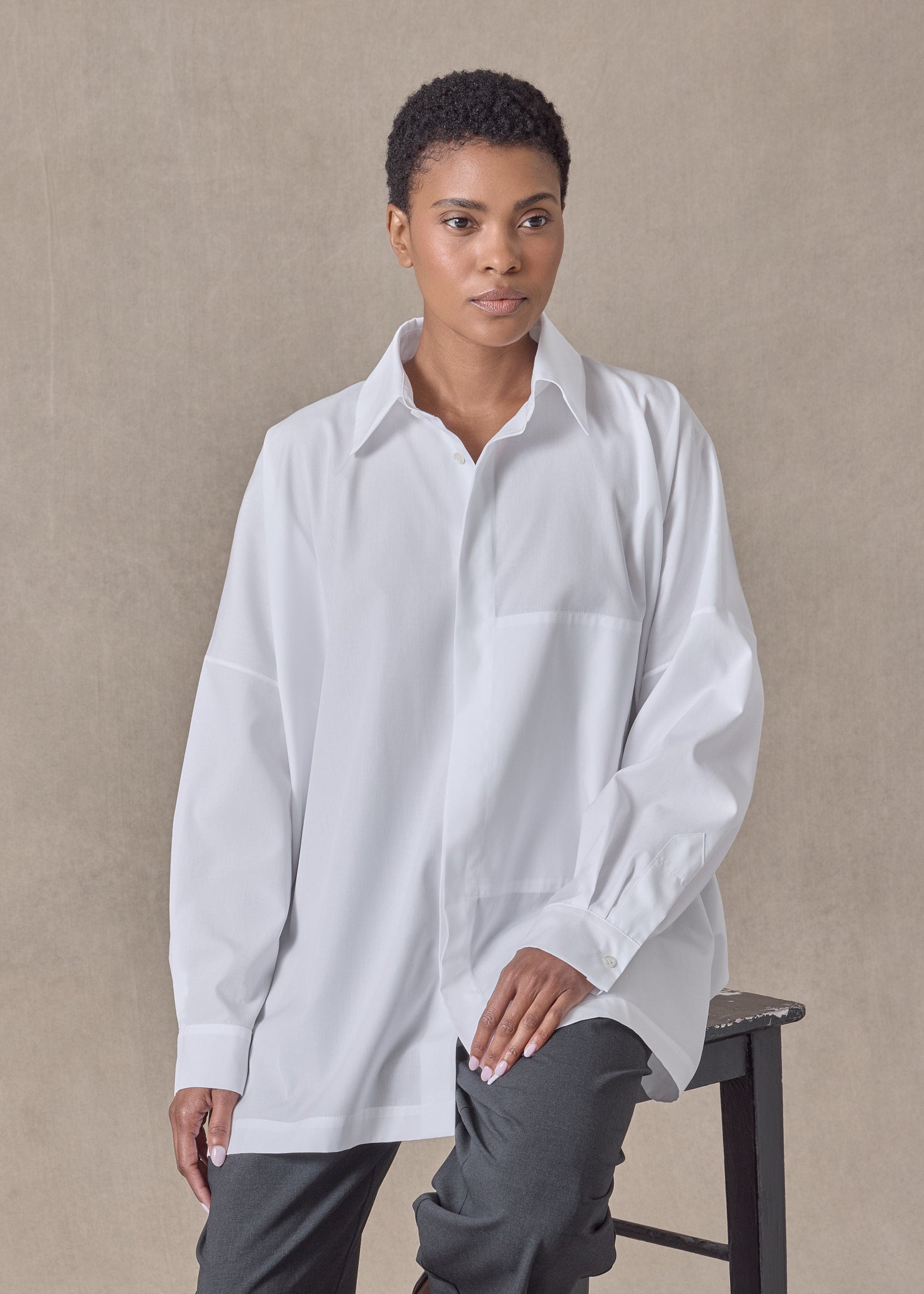 cotton poplin wide longer back shirt with collar - long (hidden pocket) (white)