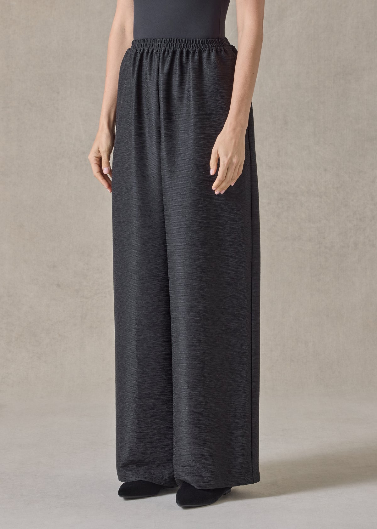 midweight silk plisse flared trouser (black)