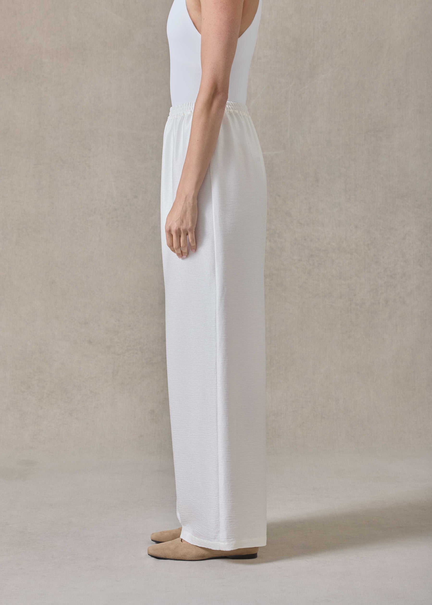 midweight silk plissé flared trouser (white)