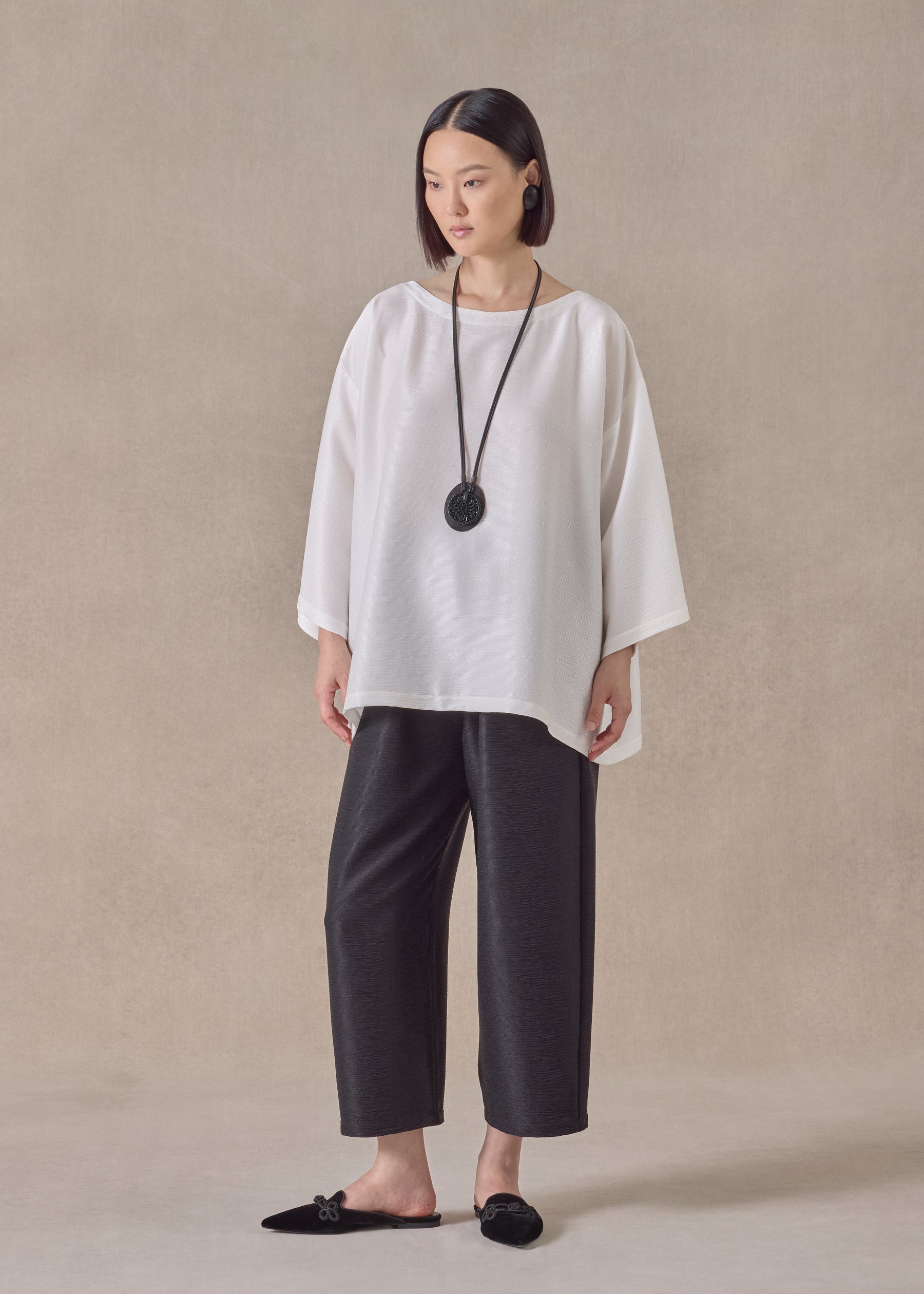 midweight silk plisse a-line scoop neck top - mid plus (white)