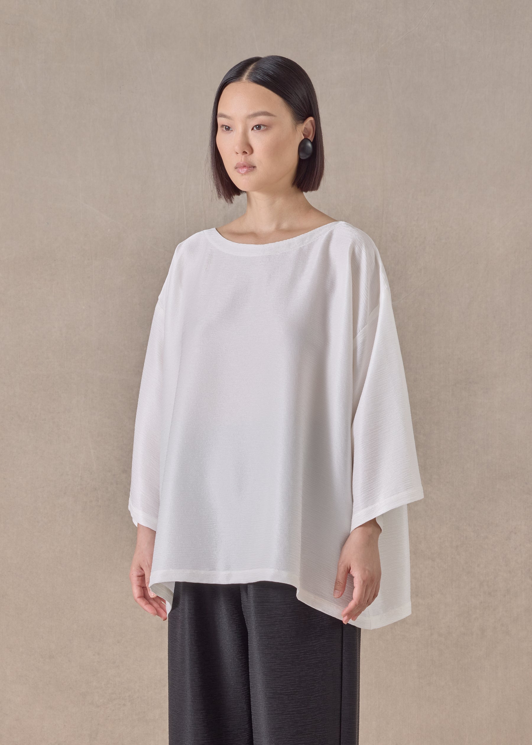 midweight silk plisse a-line scoop neck top - mid plus (white)