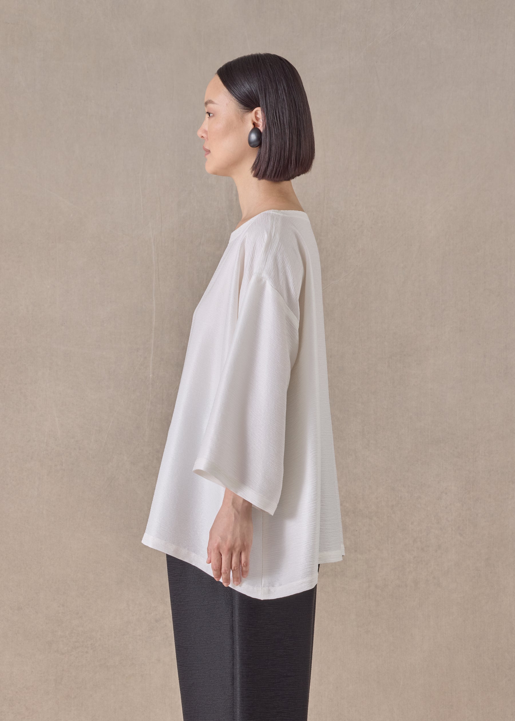 midweight silk plisse a-line scoop neck top - mid plus (white)