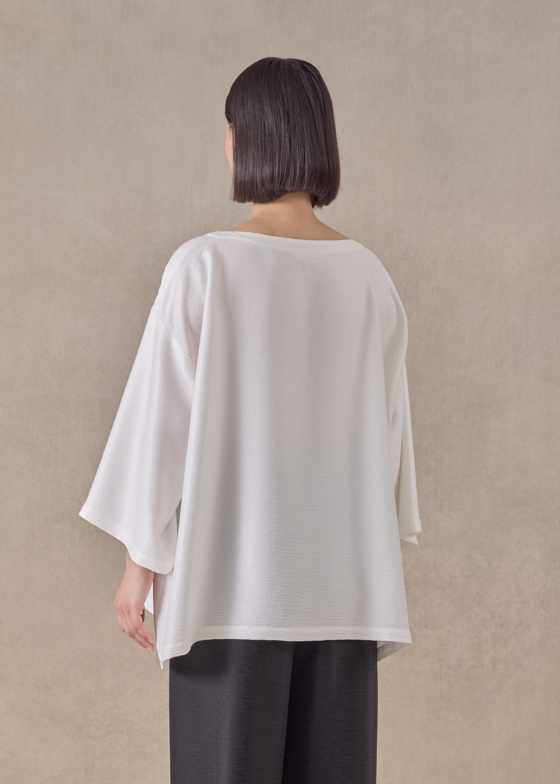 midweight silk plisse a-line scoop neck top - mid plus (white)