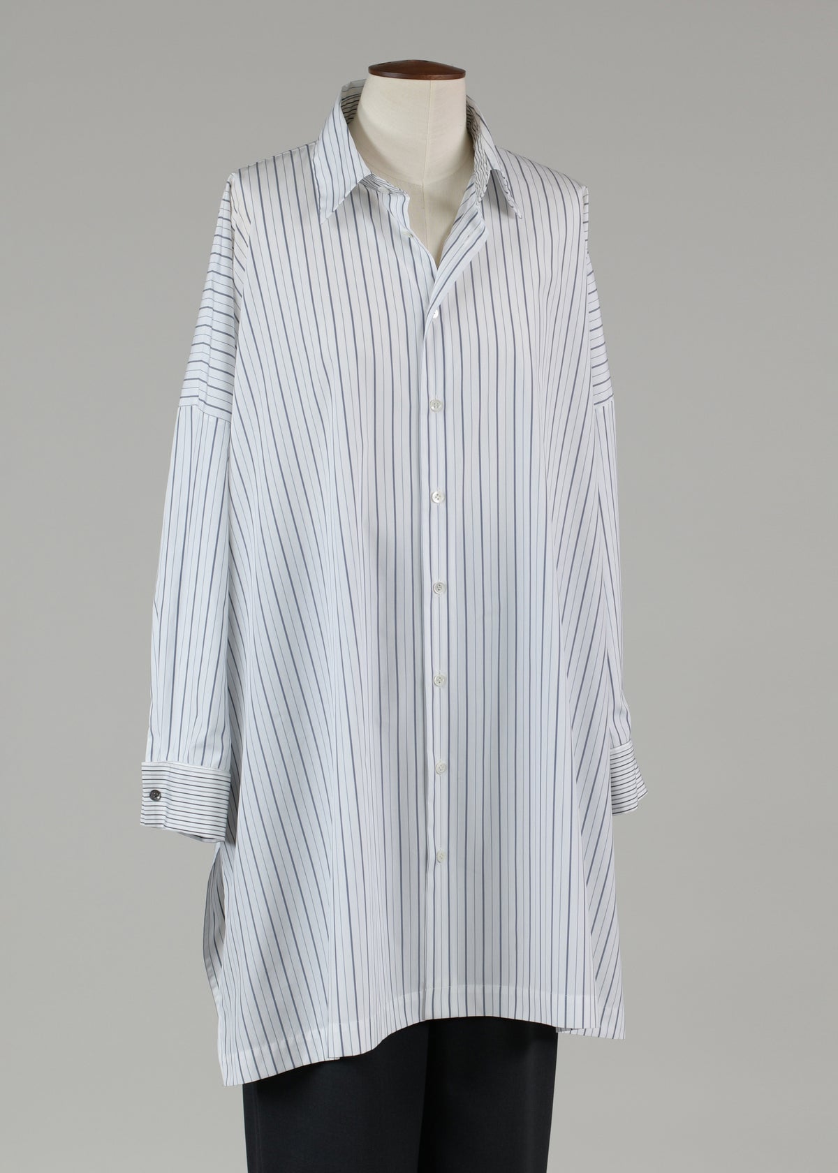 wide longer back shirt with collar and fold cuff - very long with slit
