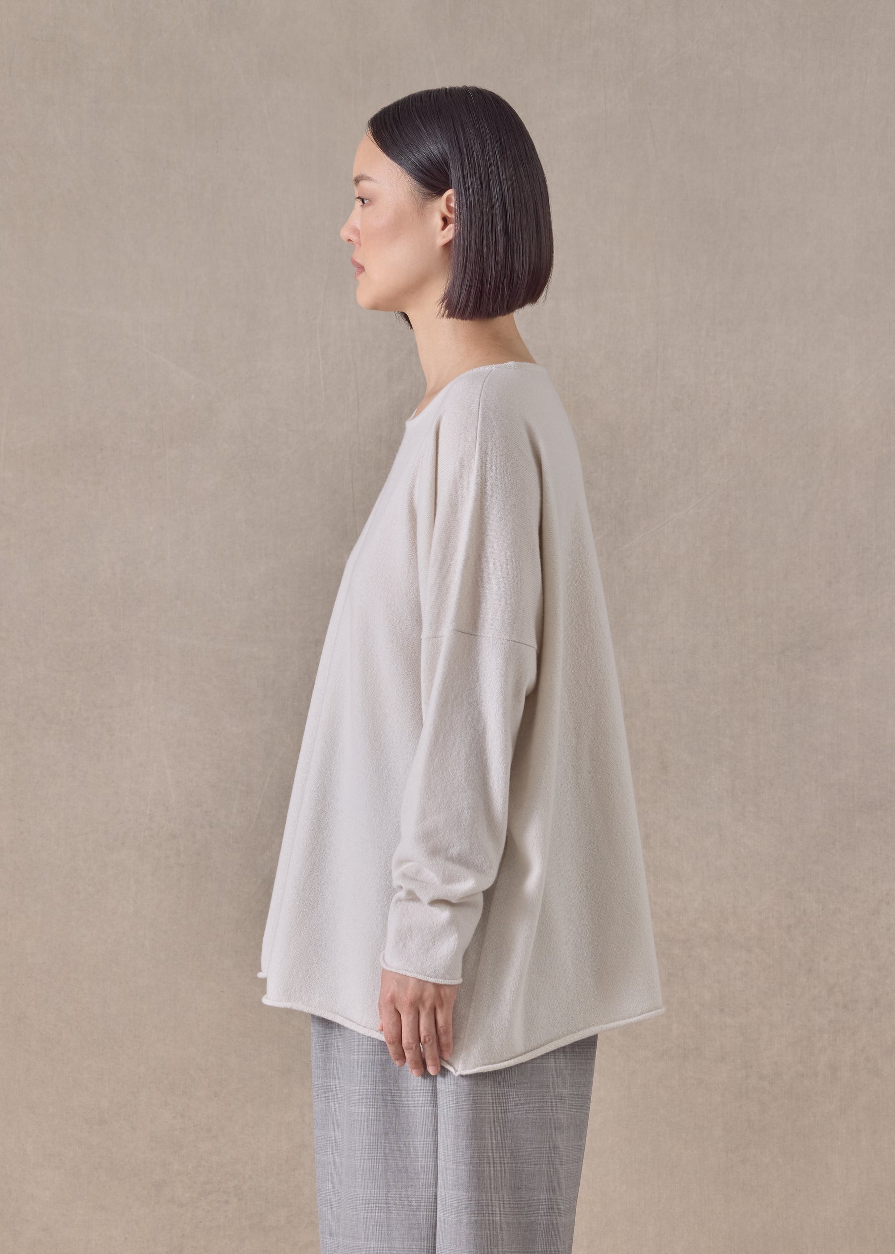 cashmere slim sleeve raw edge bateau neck - mid plus