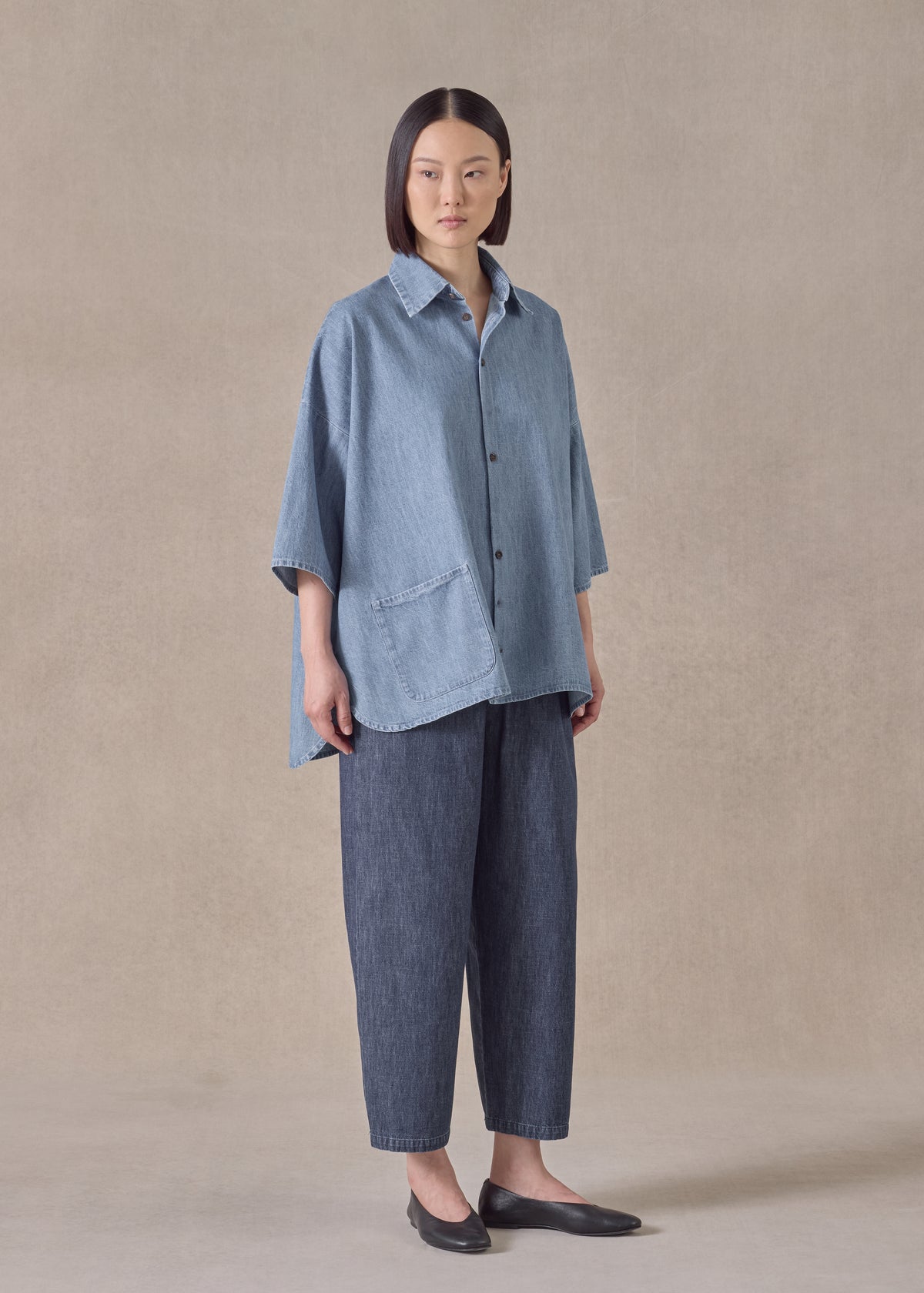 cotton sloped shoulder wide a-line short sleeve shirt with collar - mid plus (denimlight)