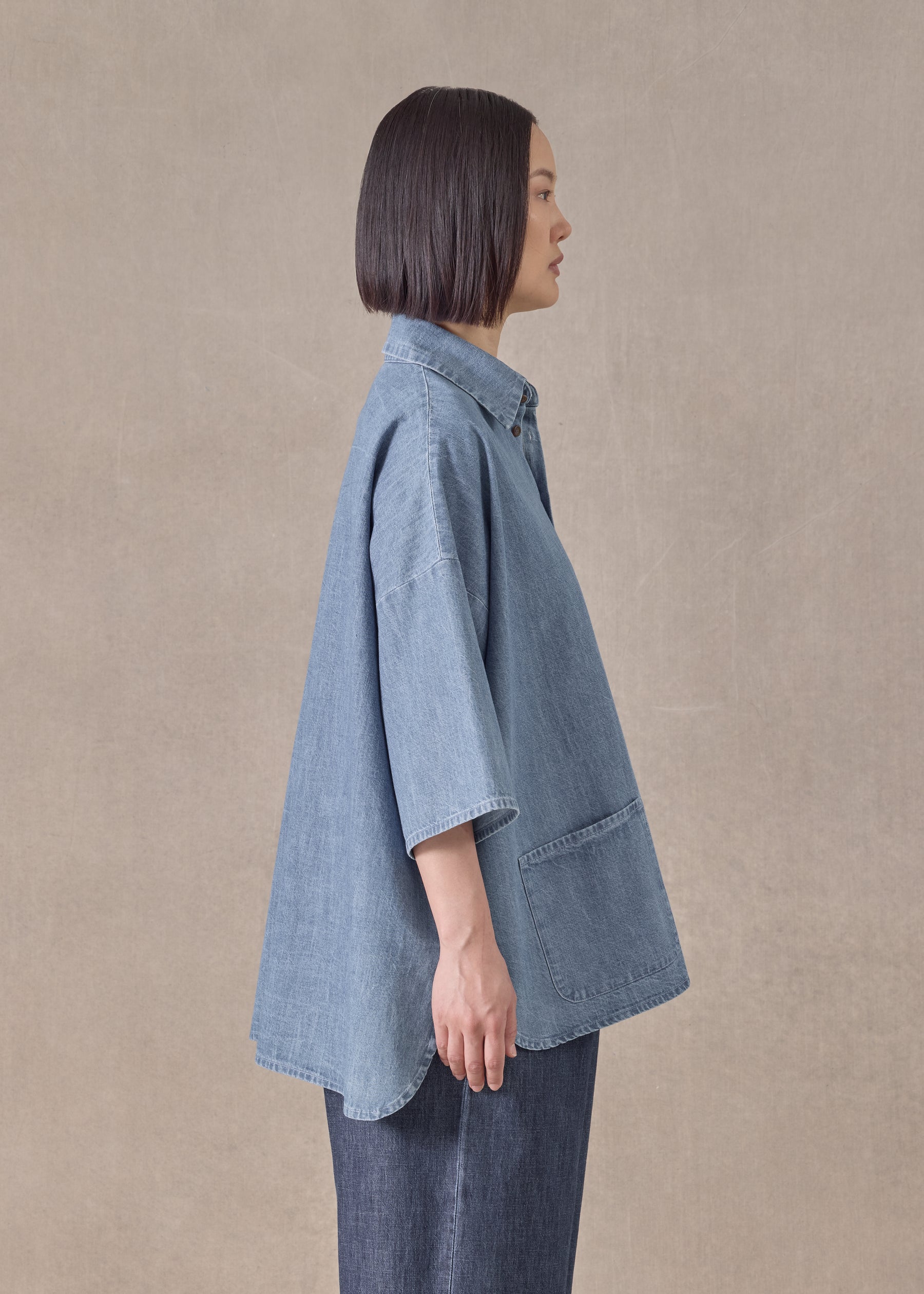 cotton sloped shoulder wide a-line short sleeve shirt with collar - mid plus (denimlight)