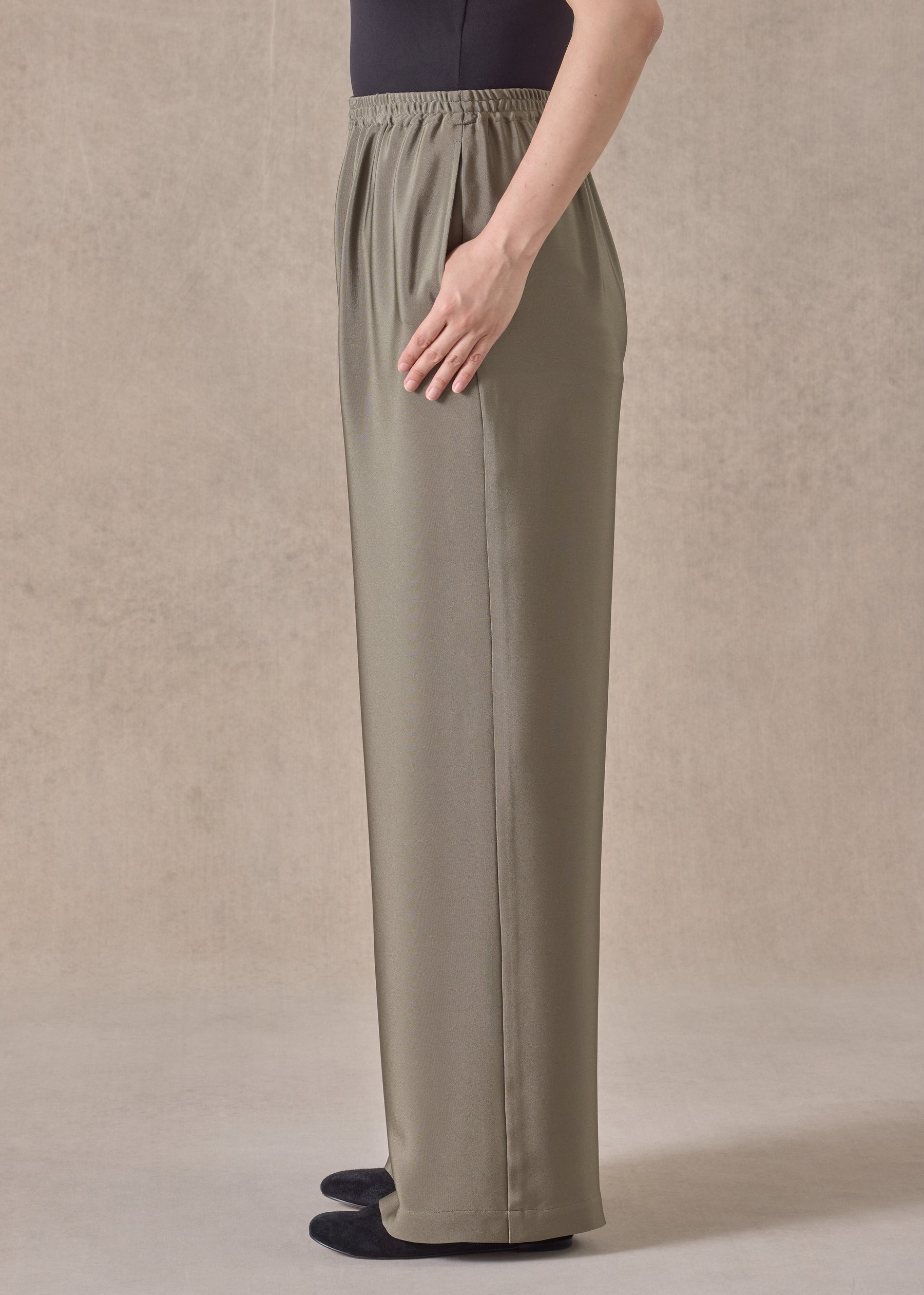 silk flared trouser (olivedark)