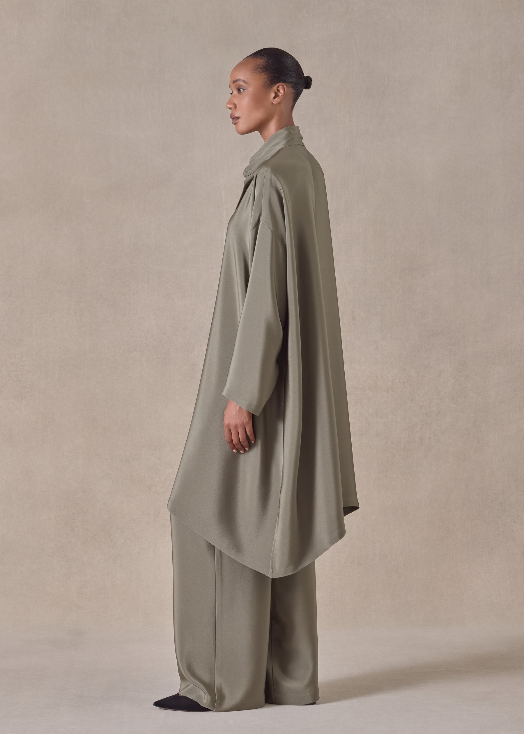 silk wide a-line double stand collar shirt - very long with slits (olivedark)