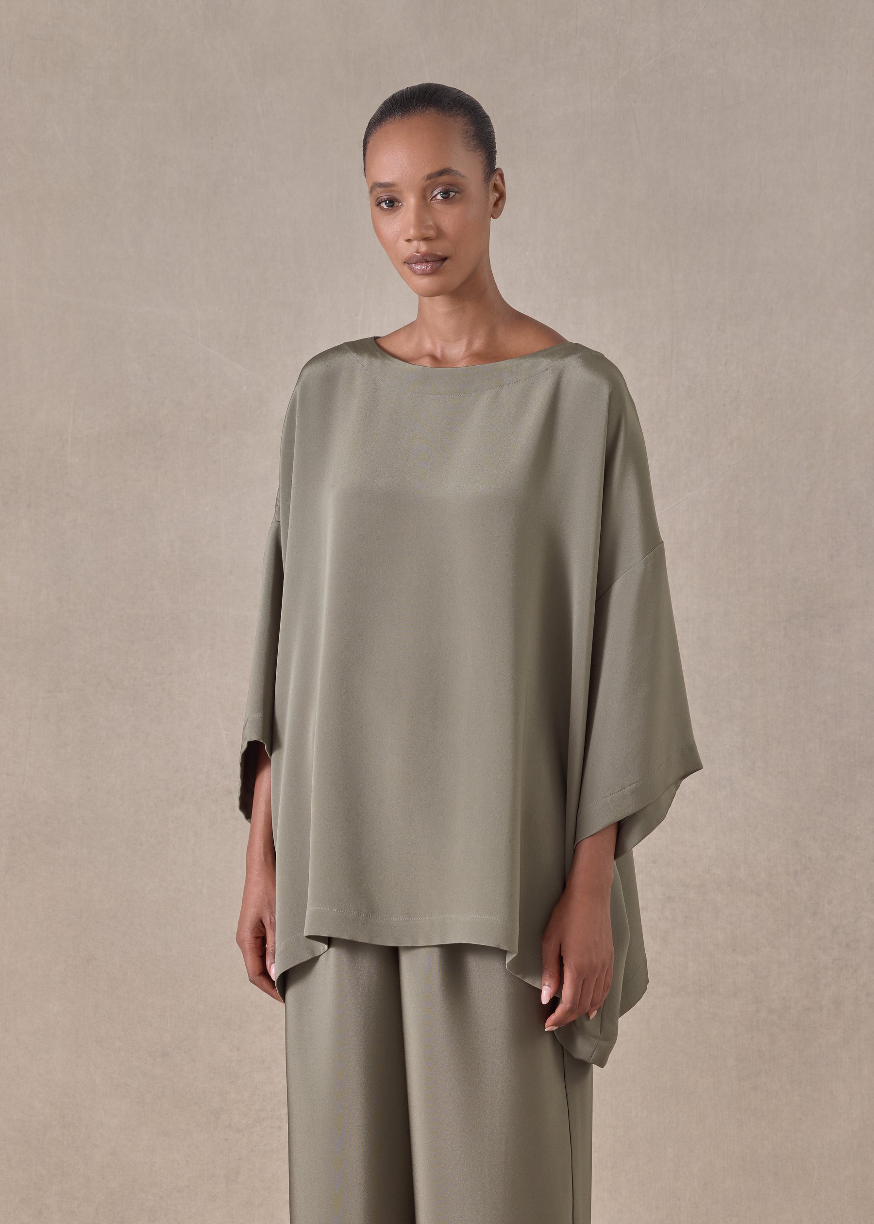 silk 3/4 sleeve bateau neck tunic - long (olivedark)