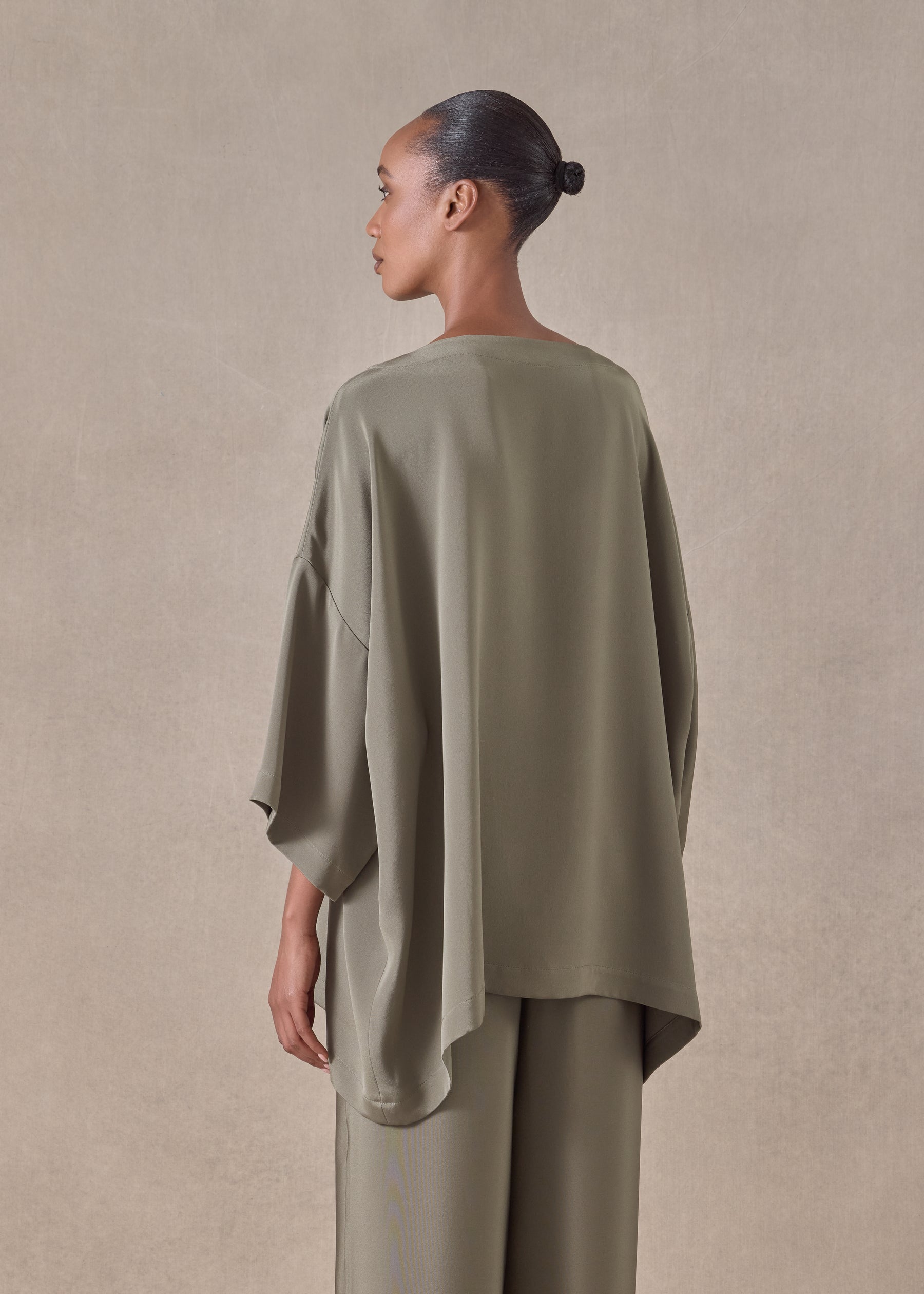 silk 3/4 sleeve bateau neck tunic - long (olivedark)