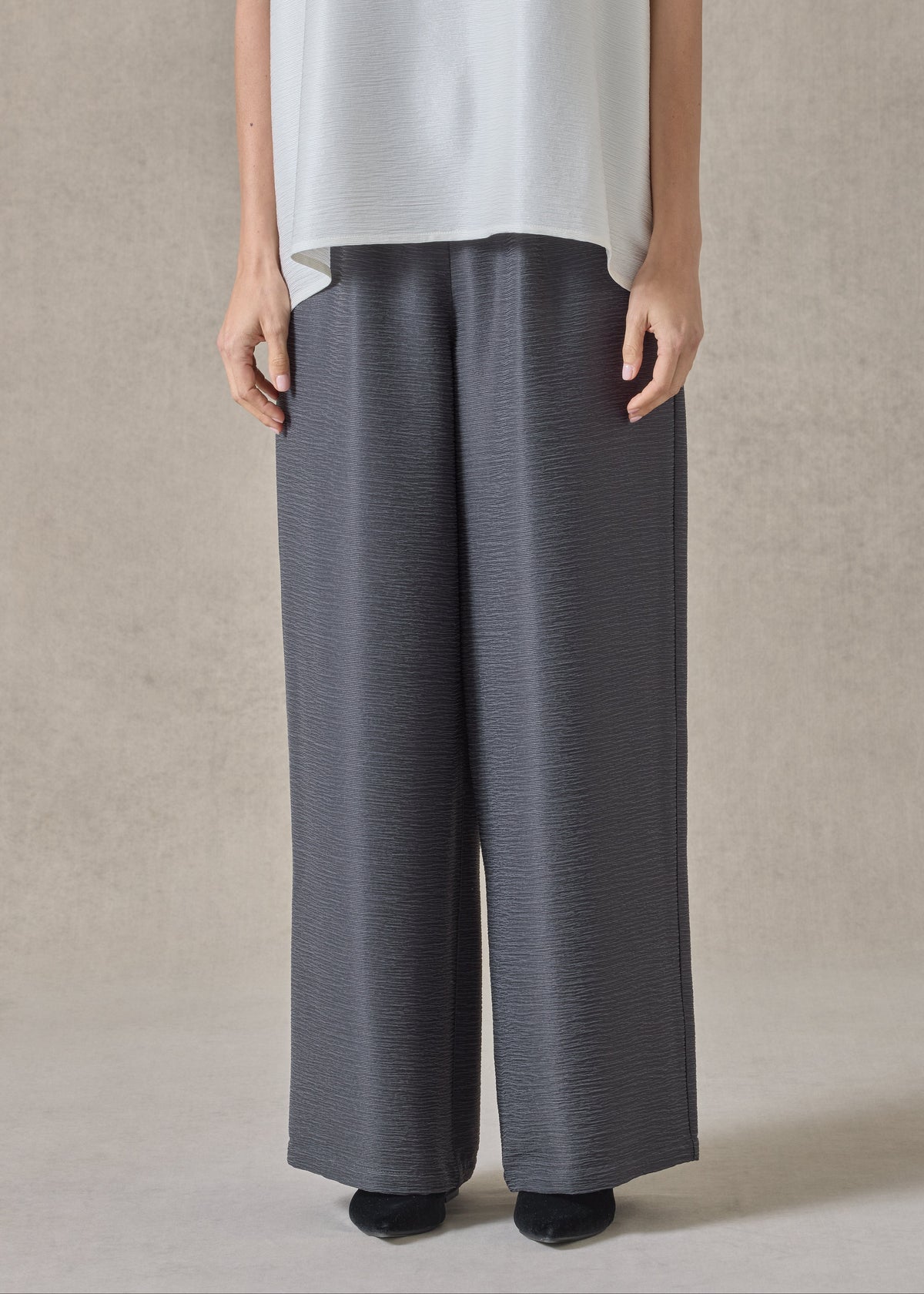 midweight silk plisse flared trouser (slate)